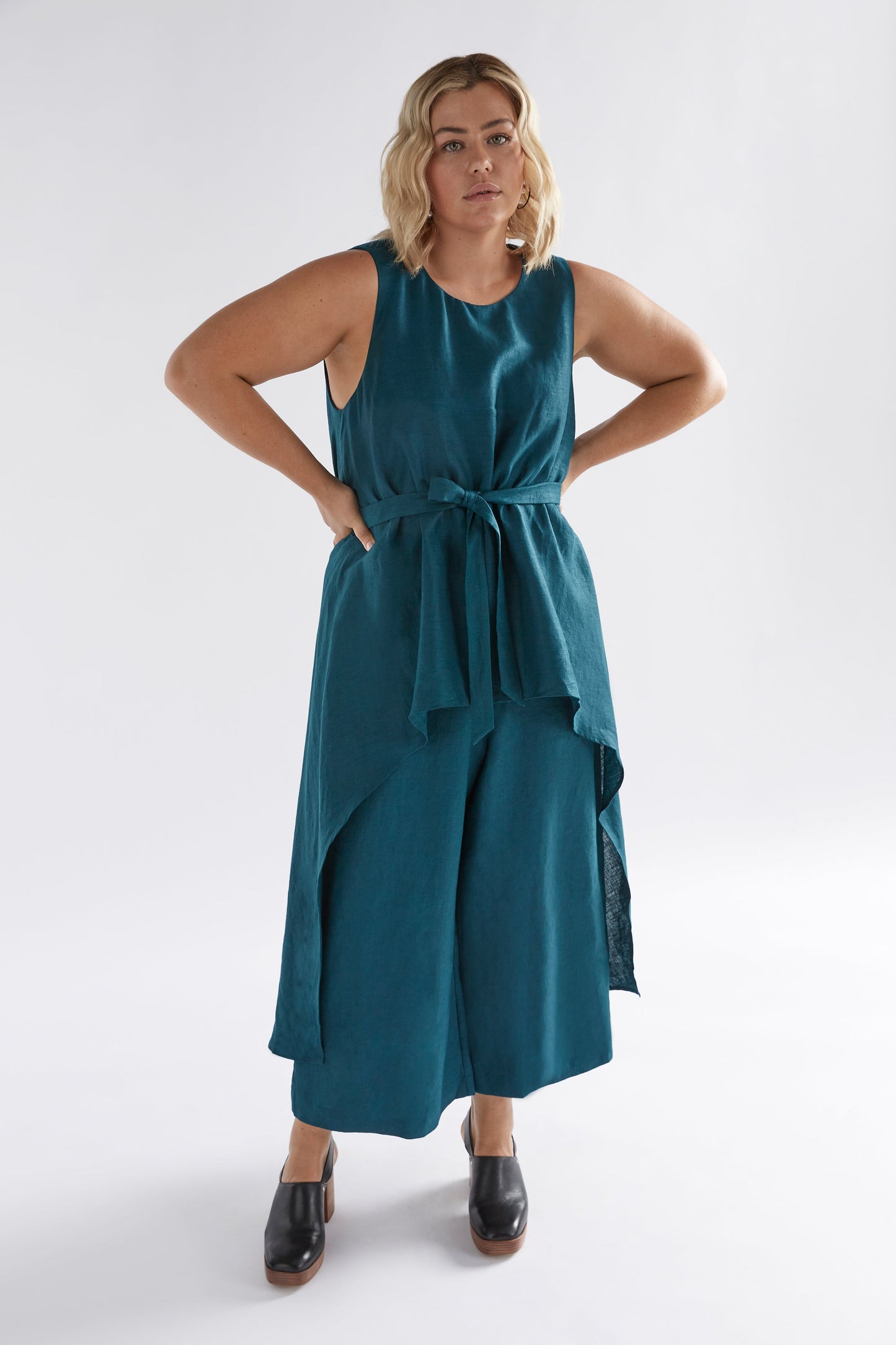 Neza Top and Pant-look Statement Linen Jumpsuit Model Front tied Curve | PEACOCK