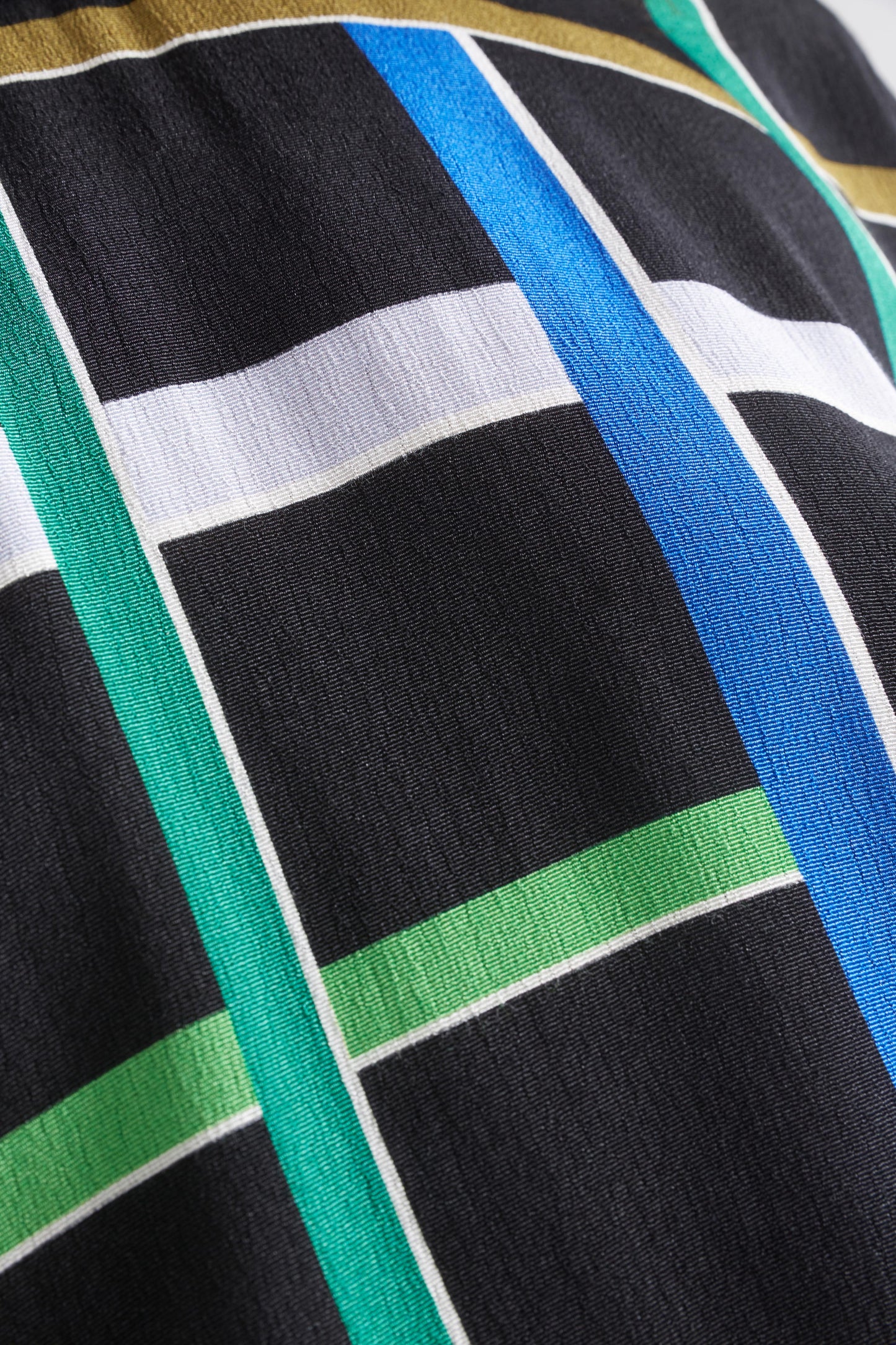 Janik Grid Print Tulip Sleeve Round Neck Short Sleeve Top Model Detail | LADDER PRINT