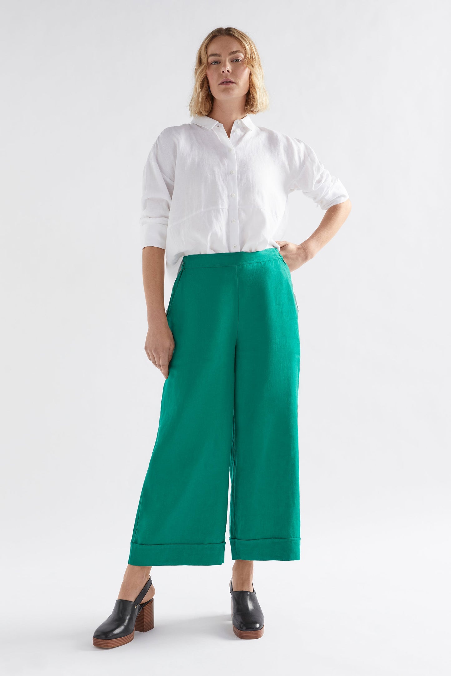 Vassa Wide Leg Linen Culotte Model Front | JEWEL GREEN