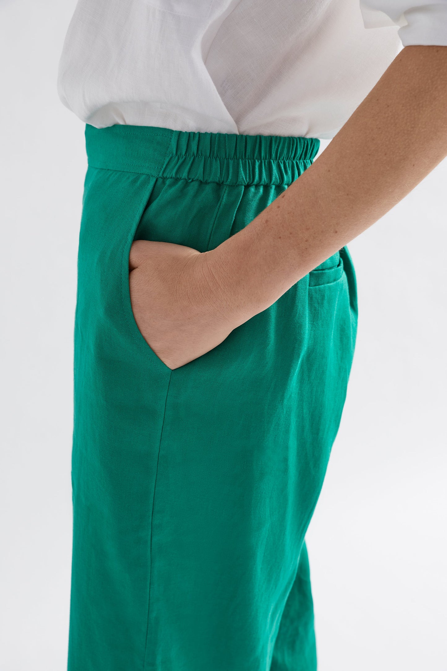 Vassa Wide Leg Linen Culotte Model side detail | JEWEL GREEN