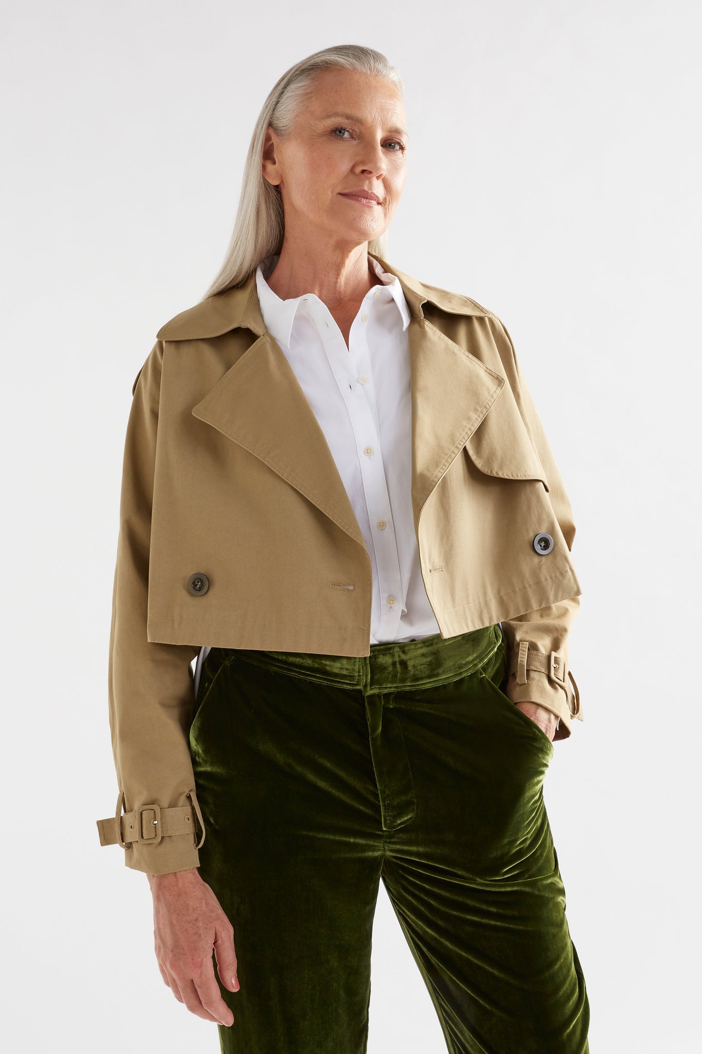 Ruoy Organic Cotton Twill Cropped Trench Style Jacket Model Front | SANDSTONE