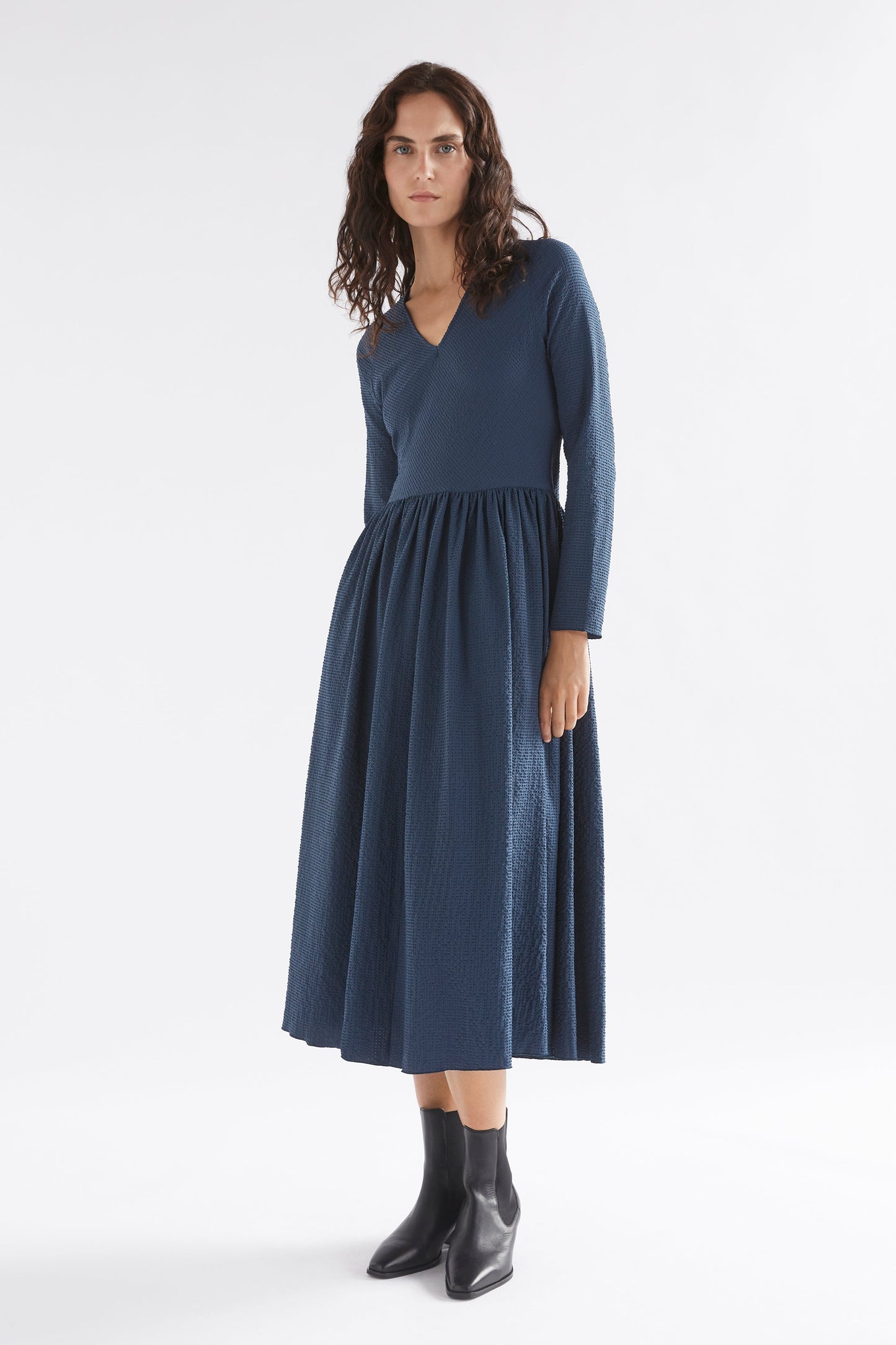 Deor Textured Seersucker-like Long Sleeve V-neck Long DressModel Side | DEEP SEA BLUE