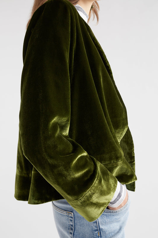 Suuri Open Front Lightweight Velvet Jacket Model Detail | MOSS GREEN