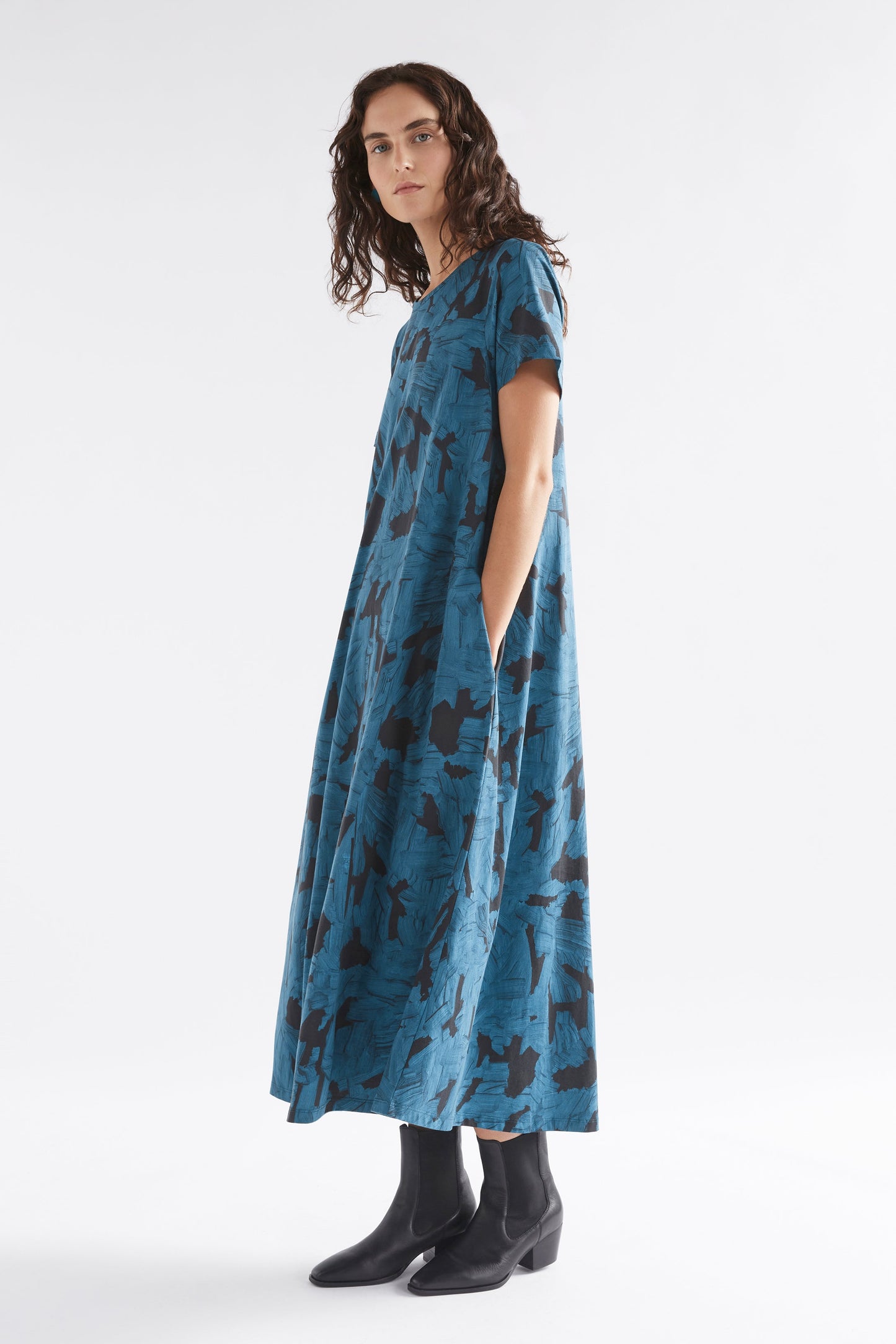 Holst Organic Cotton Print Long Jersey T-shirt Dress Model Side | TIRA PRINT