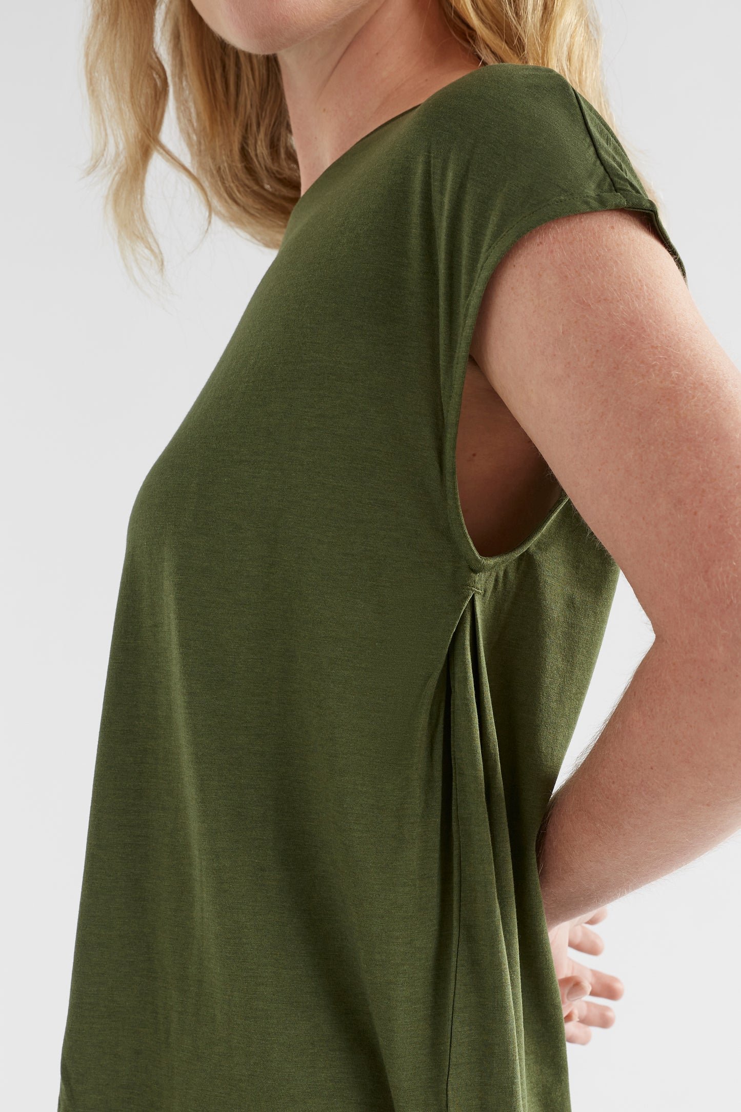 Oue Lightweight A-Line Tee Model Detail | Olive