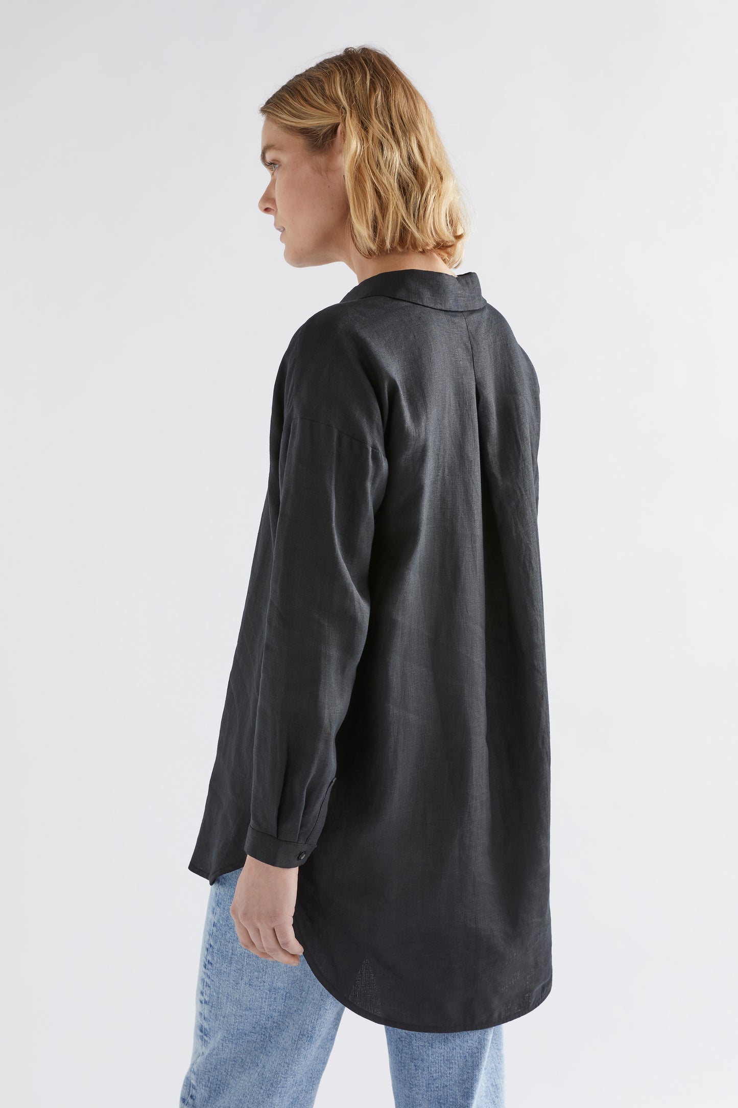 Yenna French Linen Shirt Model Angeled Back | BLACK