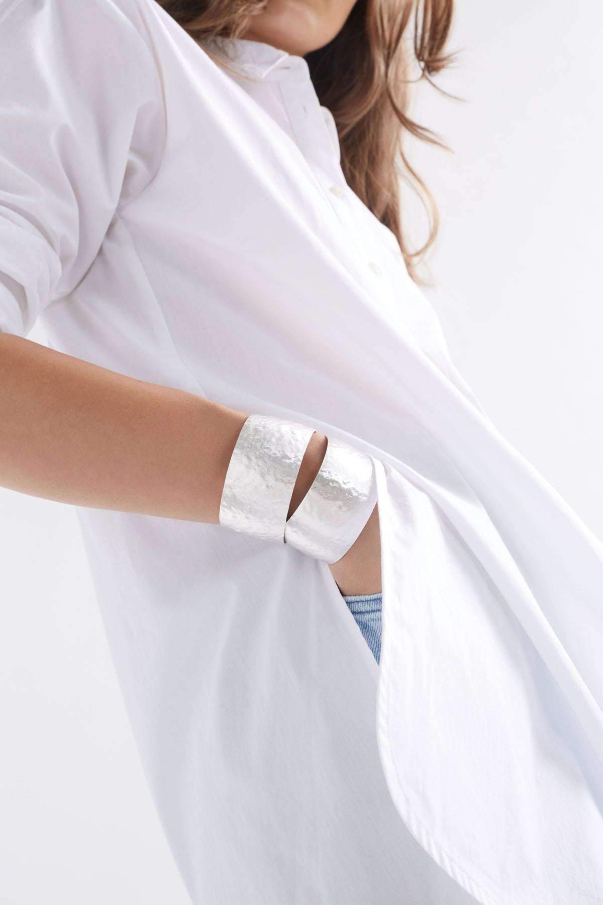 Gilda Hammered Adjustable Cuff Bangle Model | SILVER