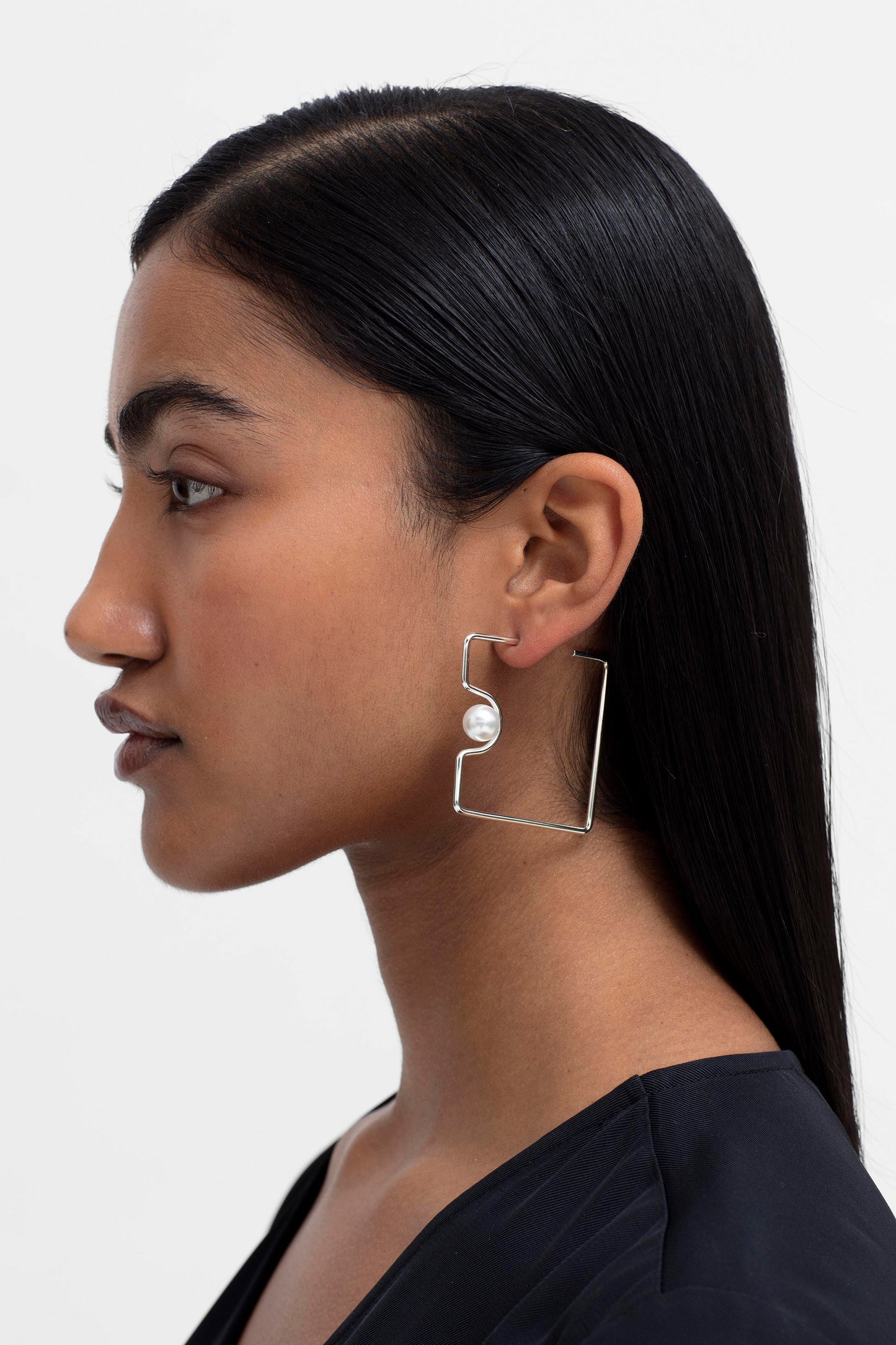 Osta Fine Square Pearl Hoop Earring Model | SILVER