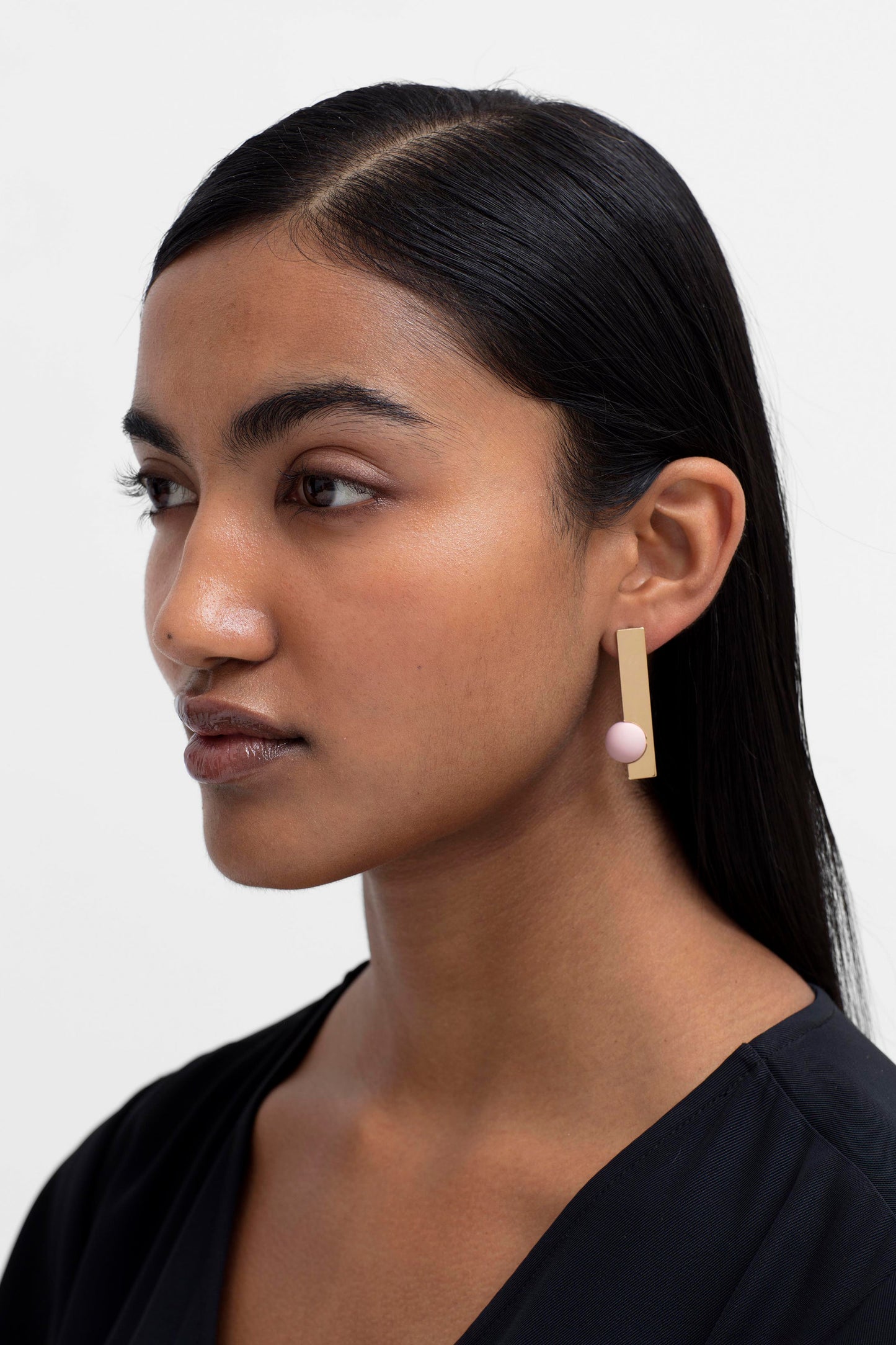 Indir Drop Metal and Bead Stud Sculptural Earring model  | GOLD