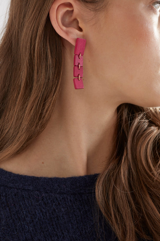 Sjer Wooden Geometric Drop Earring Model Detail | HOT PINK