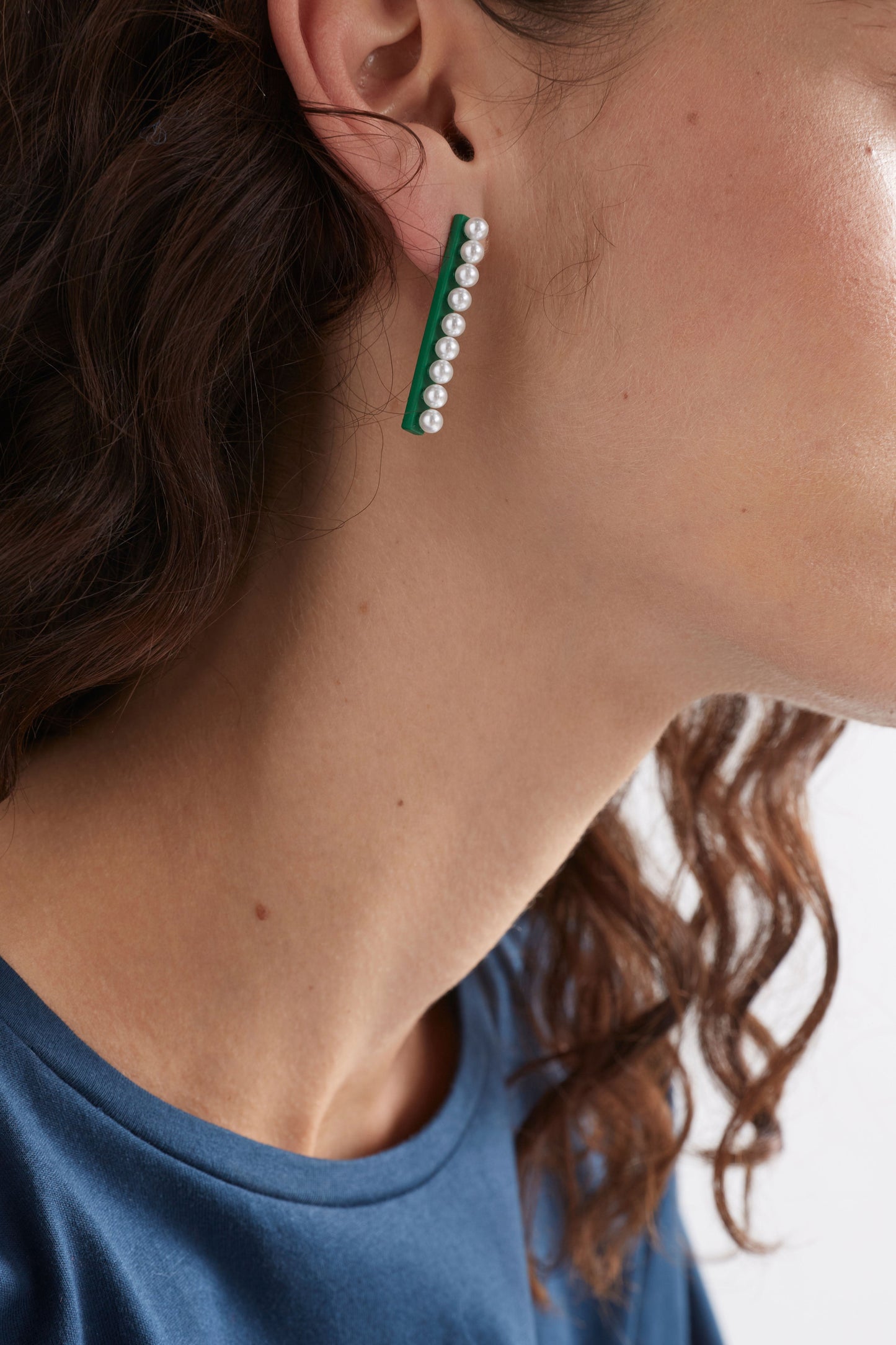 Margit Simple Strip Drop Pearl Bead Stud Earring Model Crop | ALOE GREEN