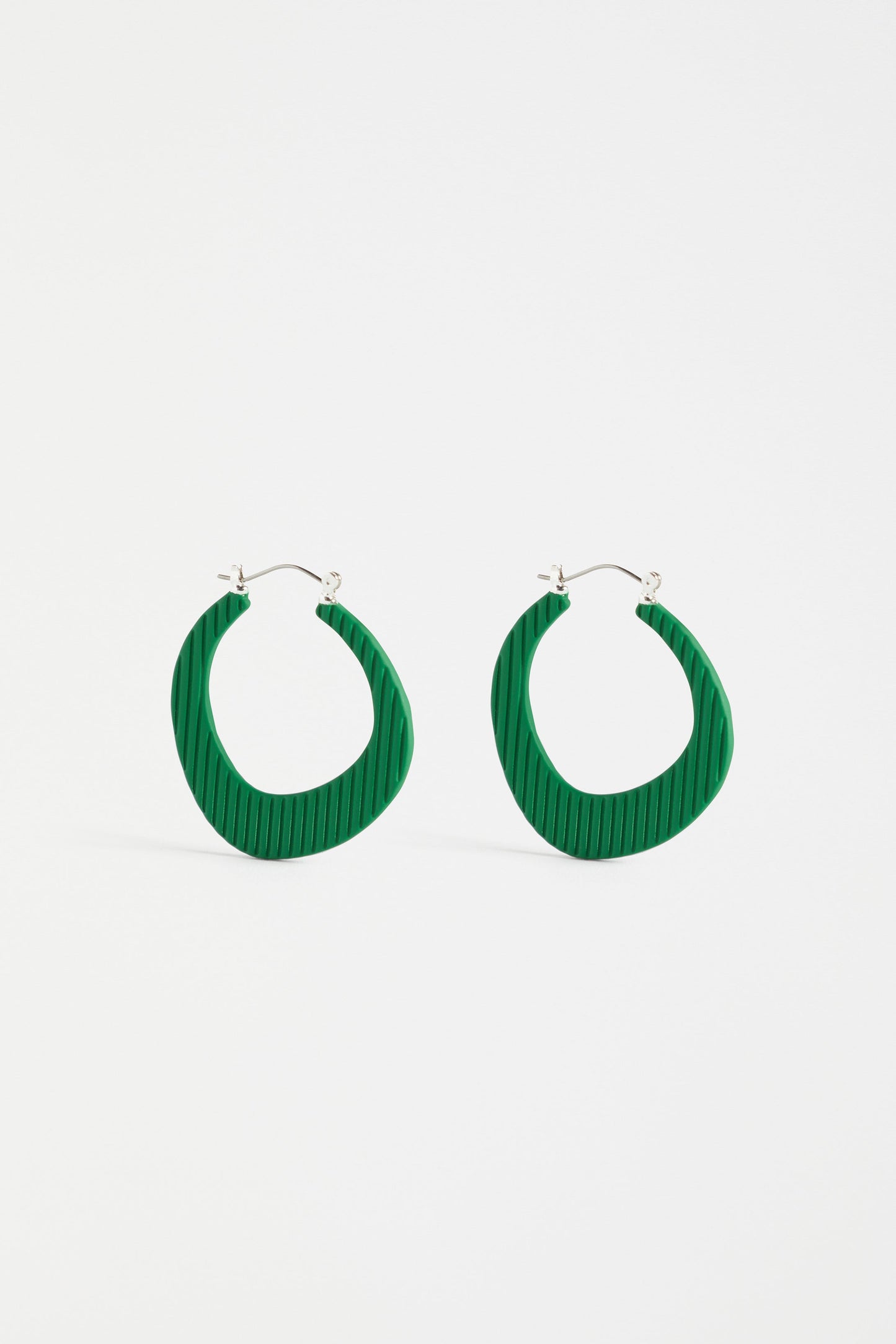 Perda Asymmetrical Coloured Medium Hoop Earring | ALOE GREEN