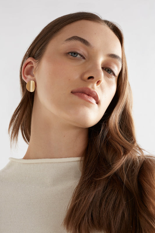 Kave Concave Oval Stud Earring Model | GOLD
