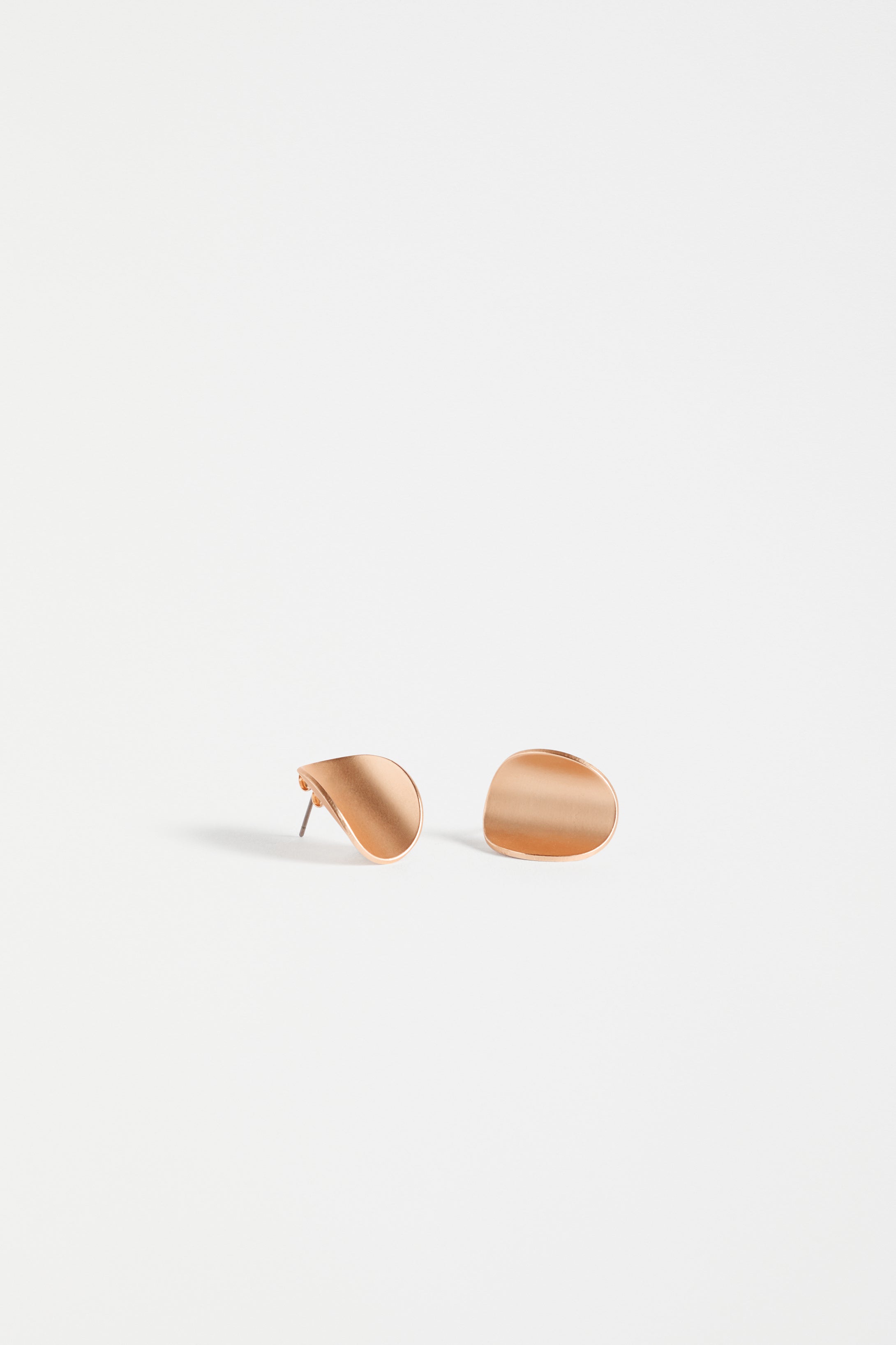 Kave Curve Disc Metallic Stud Earring | ROSE GOLD