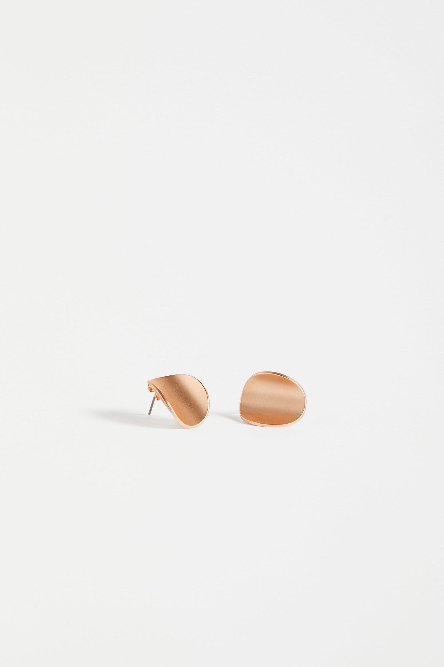 Kave Curve Disc Metallic Stud Earring | ROSE GOLD