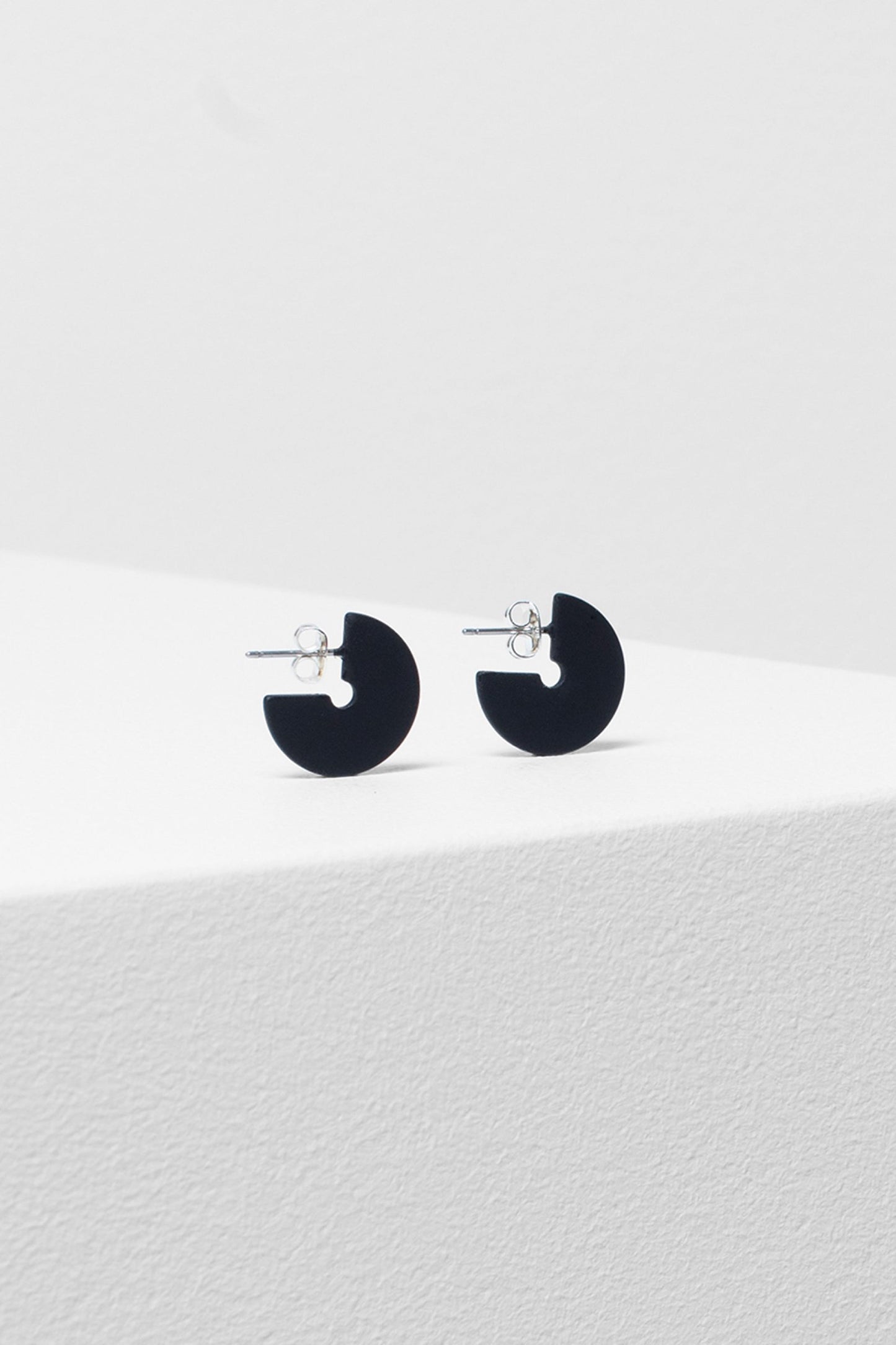 Vivi Circle Matte Metal Earring Side Angled | BLACK MATTE