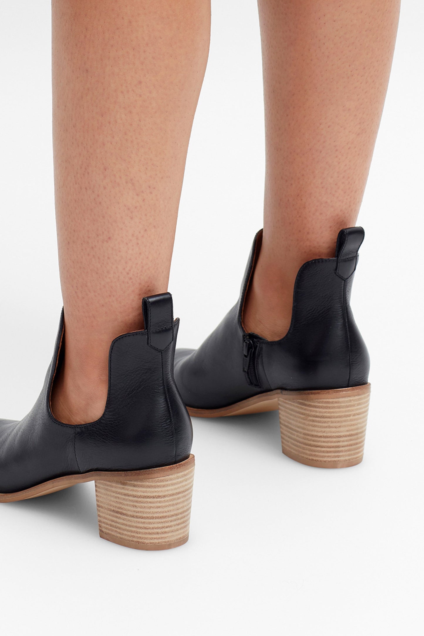 Valla Cut Out Heeled Leather Boot Model Detail | BLACK