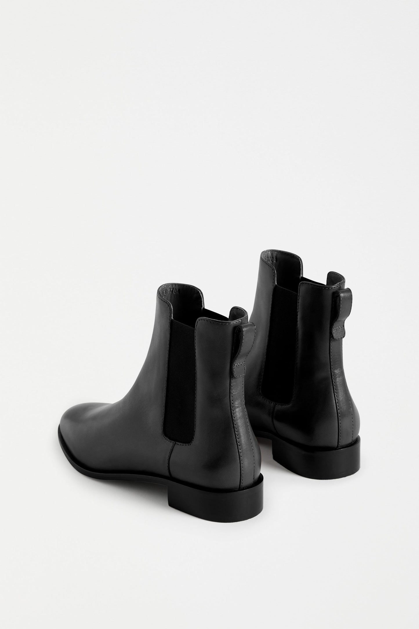 Okka Low Heel Tapered Gusseted Flat Boot Angled Back | BLACK