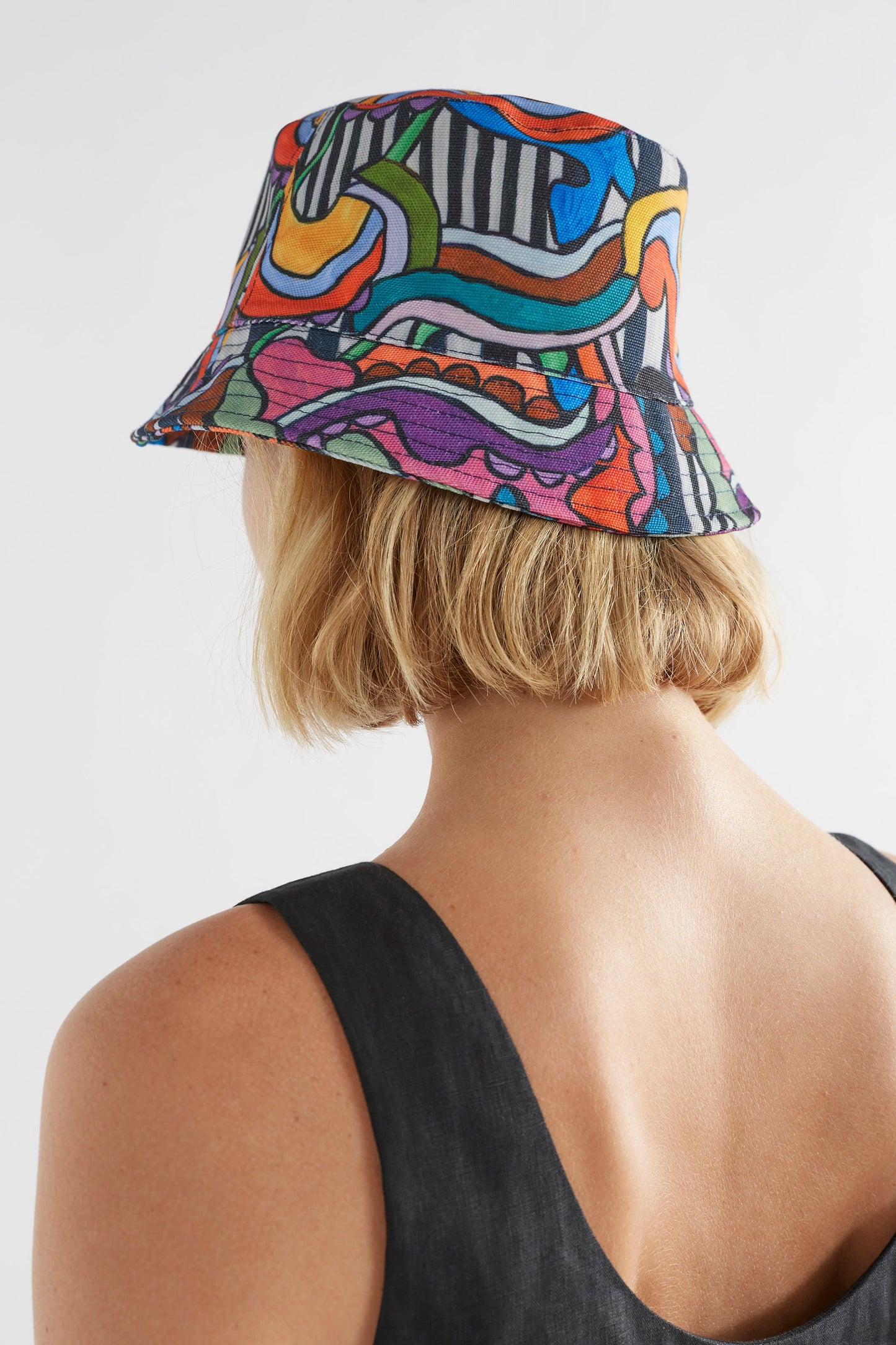 Emra Recyled Polyester Print Bucket Hat Model back | KULT PRINT
