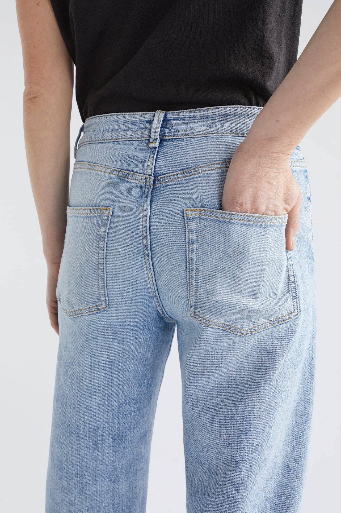 Ven Light Wash Mid Rise Regular Fit Jean Model Back Detail | LIGHT WASH