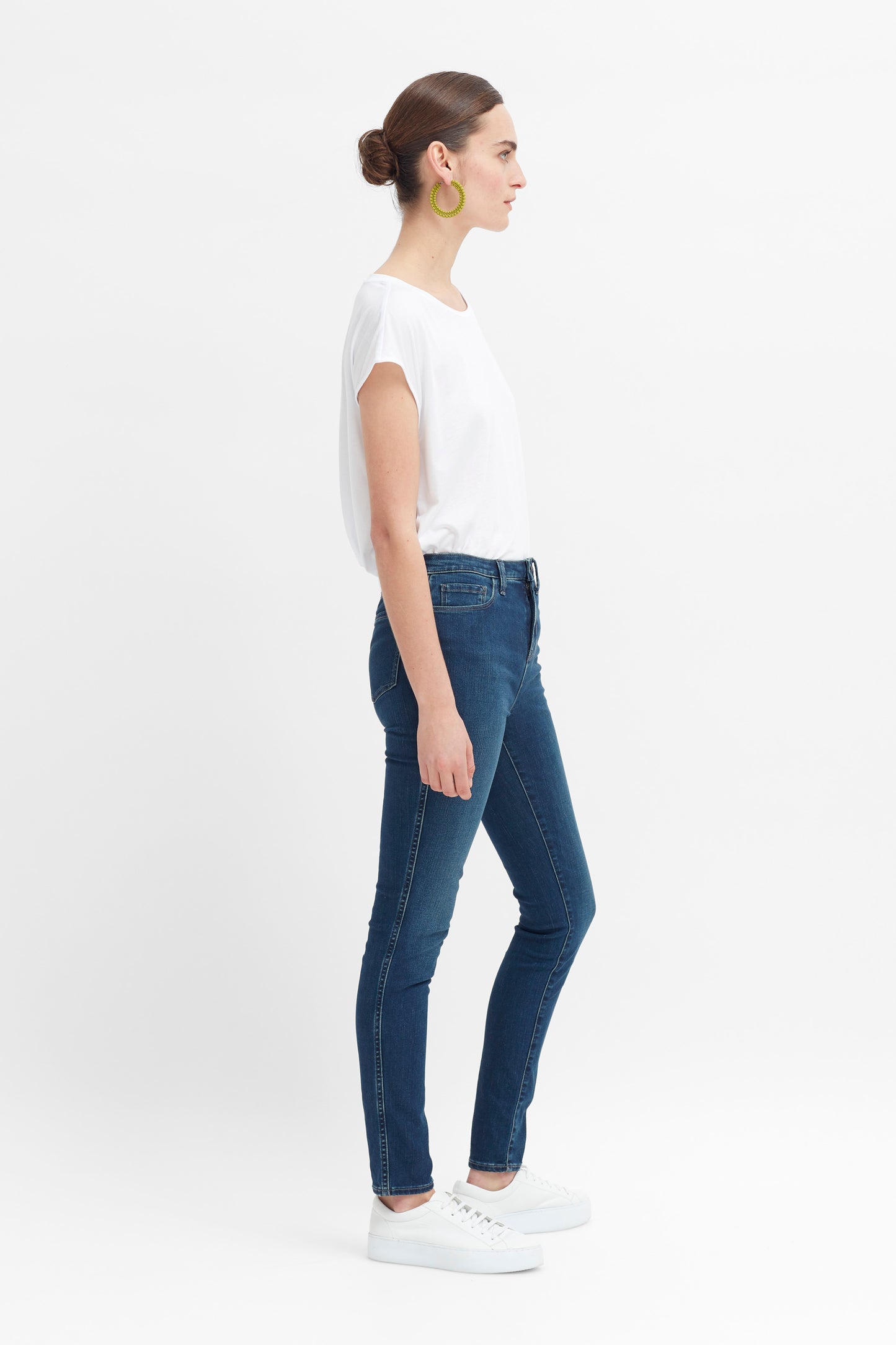 Oslo Skinny Mid Rise Jean Model Side Dk Blue Rinse