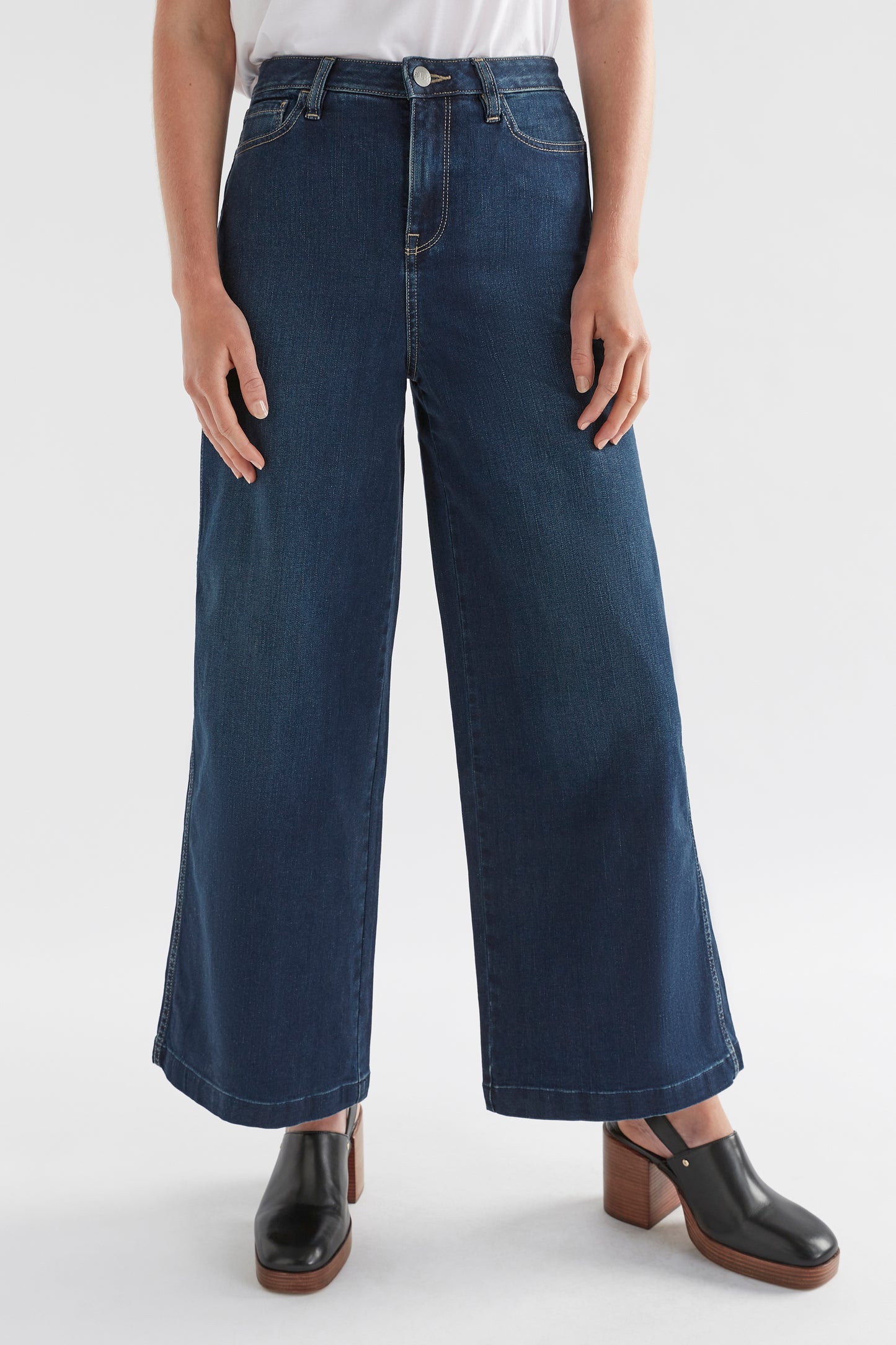 Tovi Wide Leg Jean Model Front Crop New | DARK BLUE RINSE