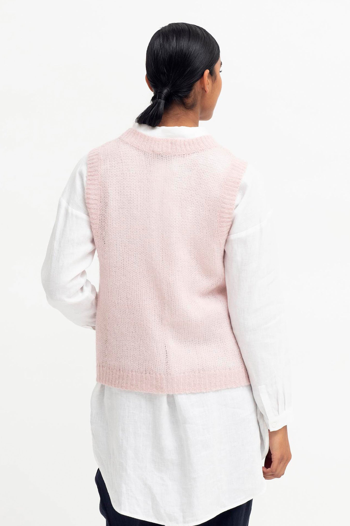 Stropp Loose Weave relaxed fit Knit Vest Model Back | BLUSH PINK