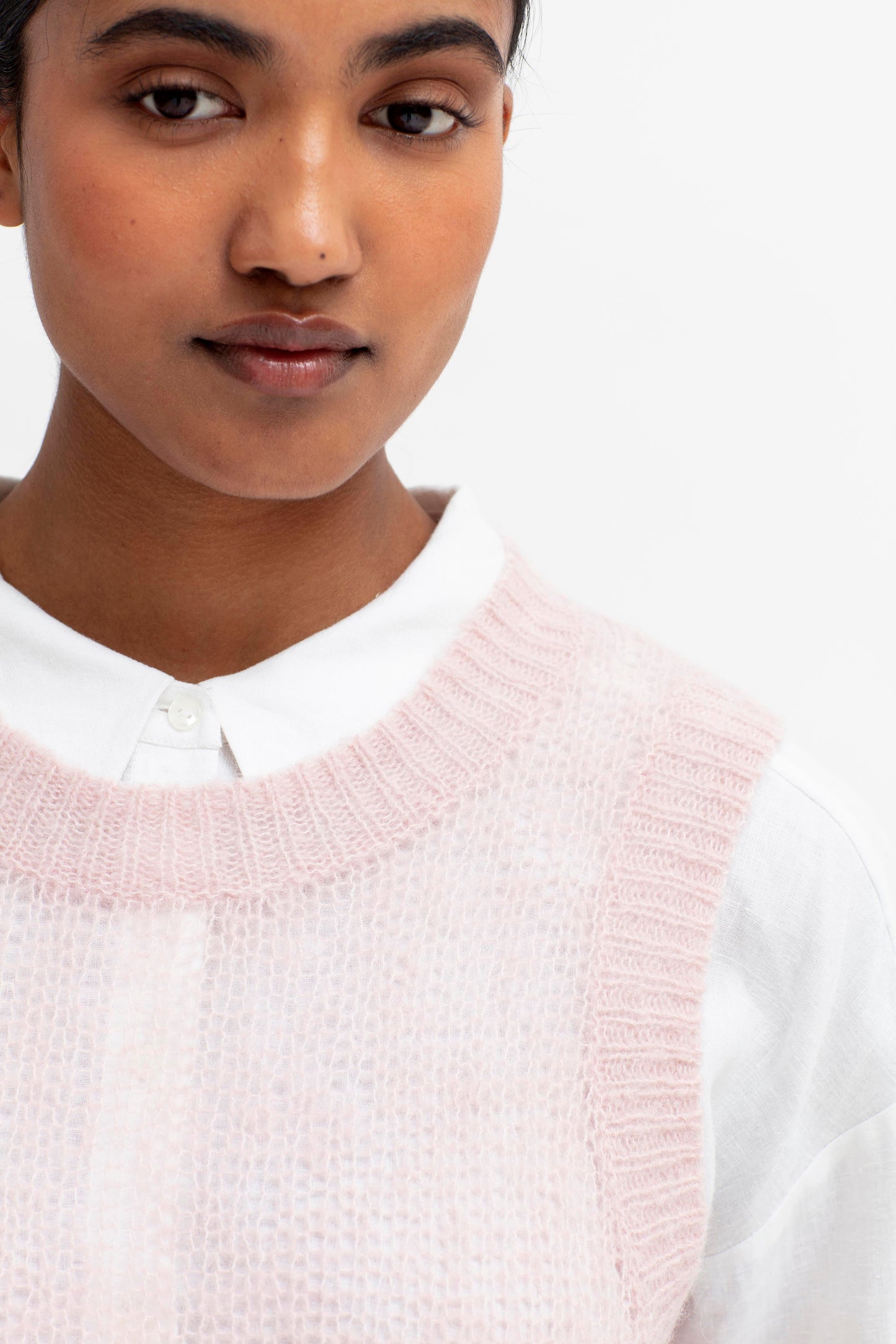Stropp Loose Weave relaxed fit Knit Vest Model Front Detail | BLUSH PINK