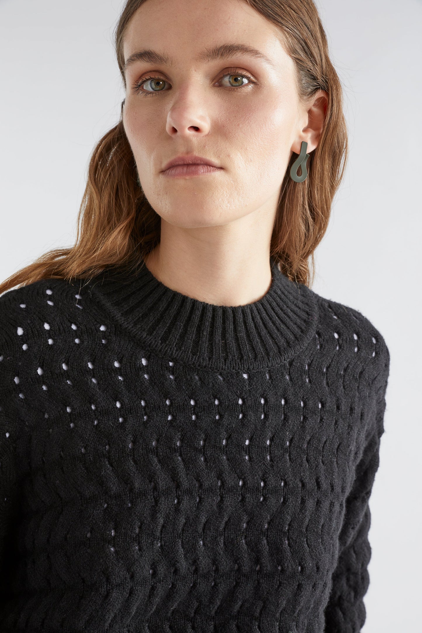 Koda Drop Shoulder Mock Neck Bubble Knit Sweater Model Front Detail | BLACK