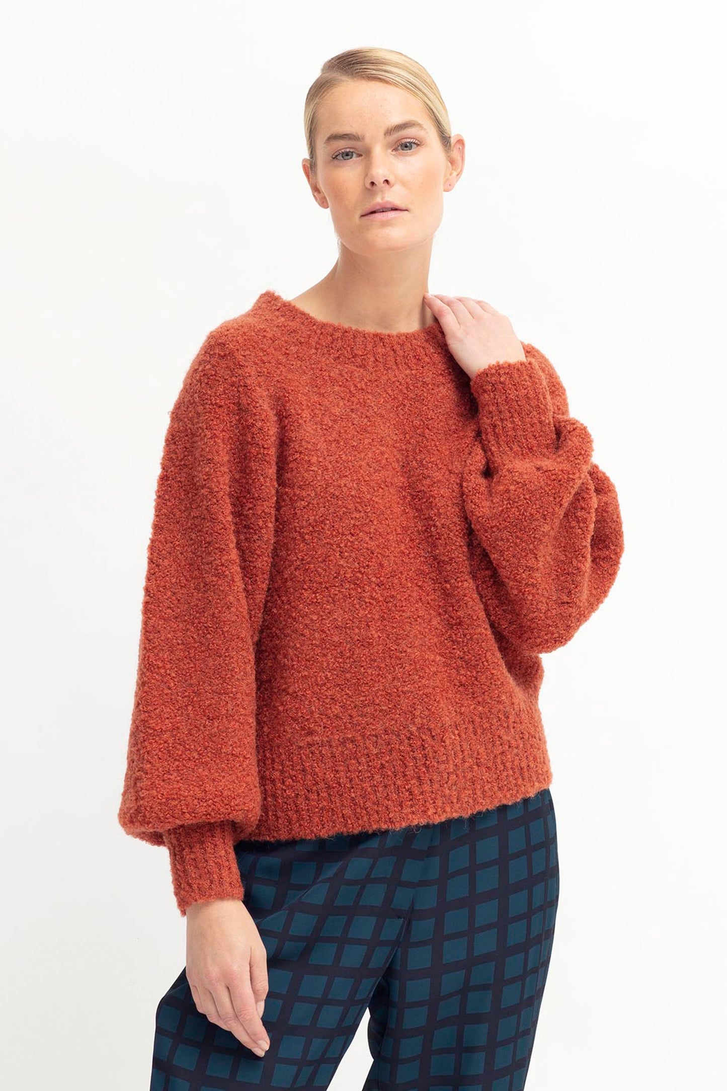 Tukko Textured Boucle Balloon Sleeve Knit Sweater Model Front | CINNAMON