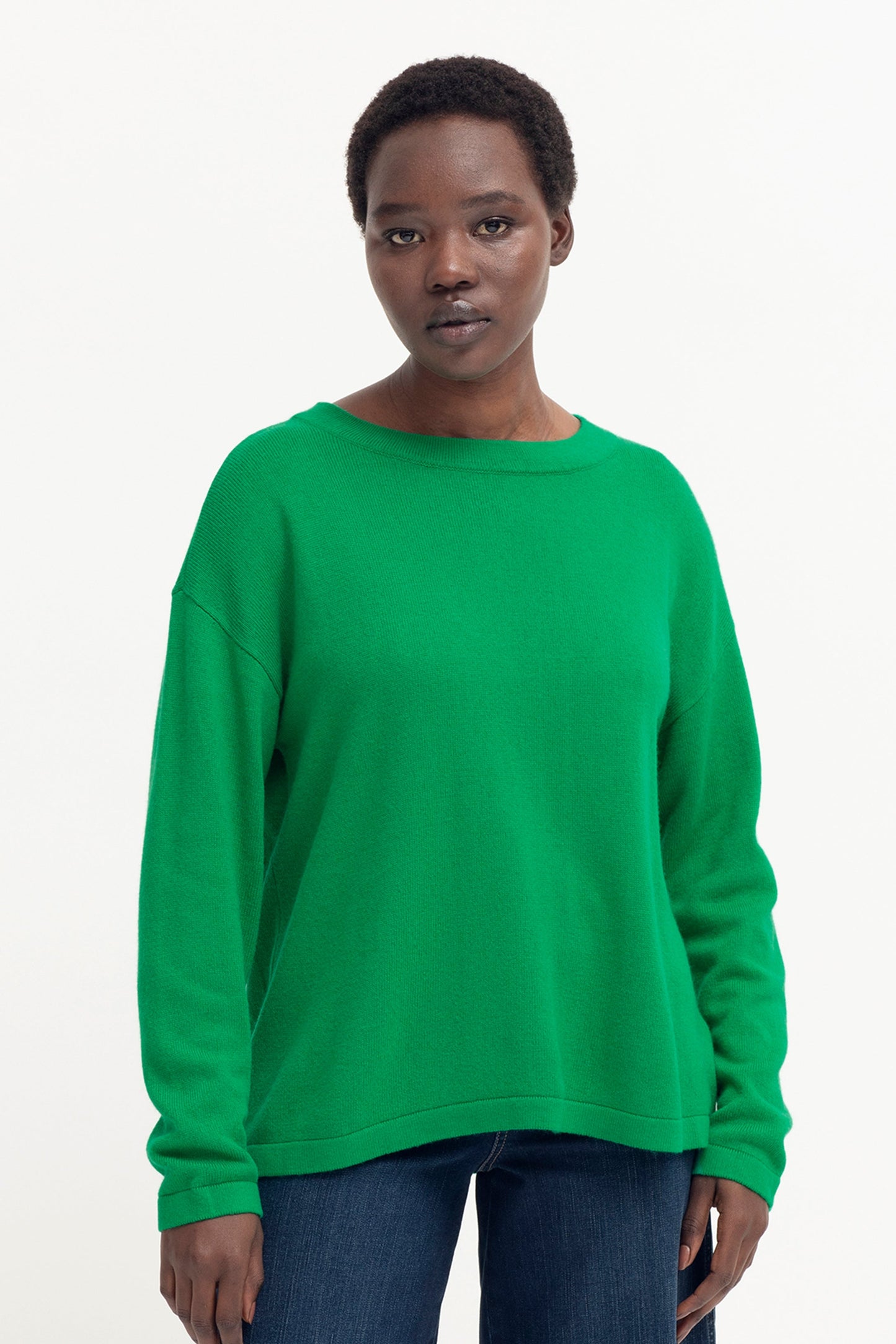 Kjosa Relaxed Fit A-line Sweater Model Front | ALOE GREEN