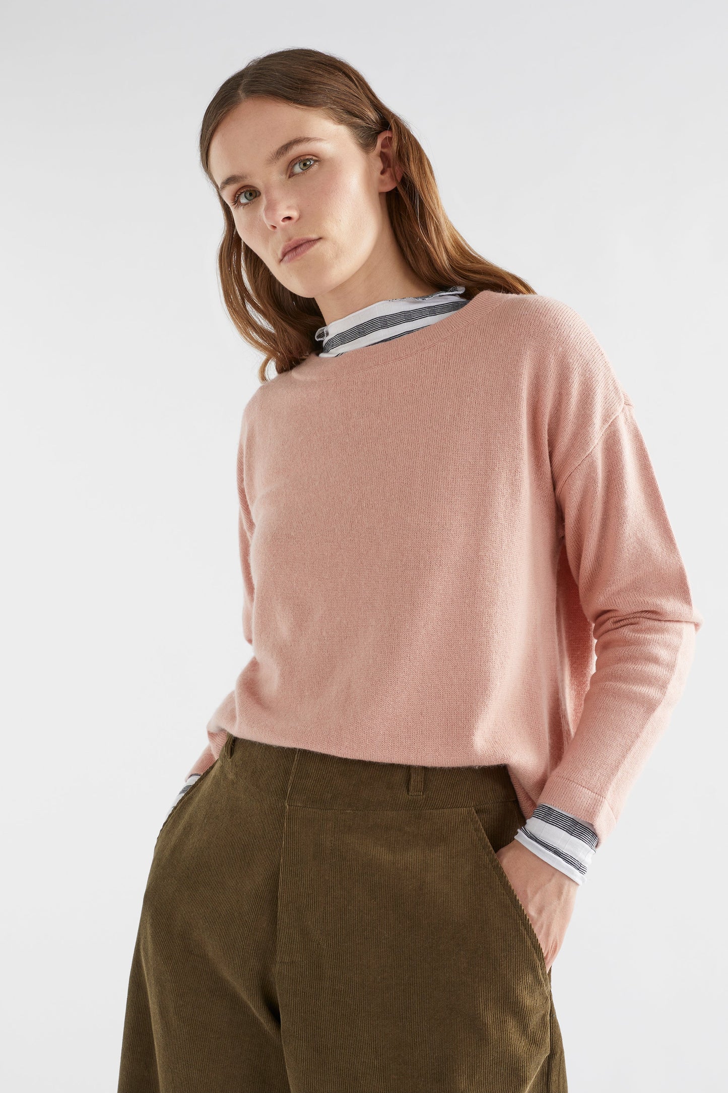 Kjosa Relaxed Fit A-line Sweater Model Crop | PEACH