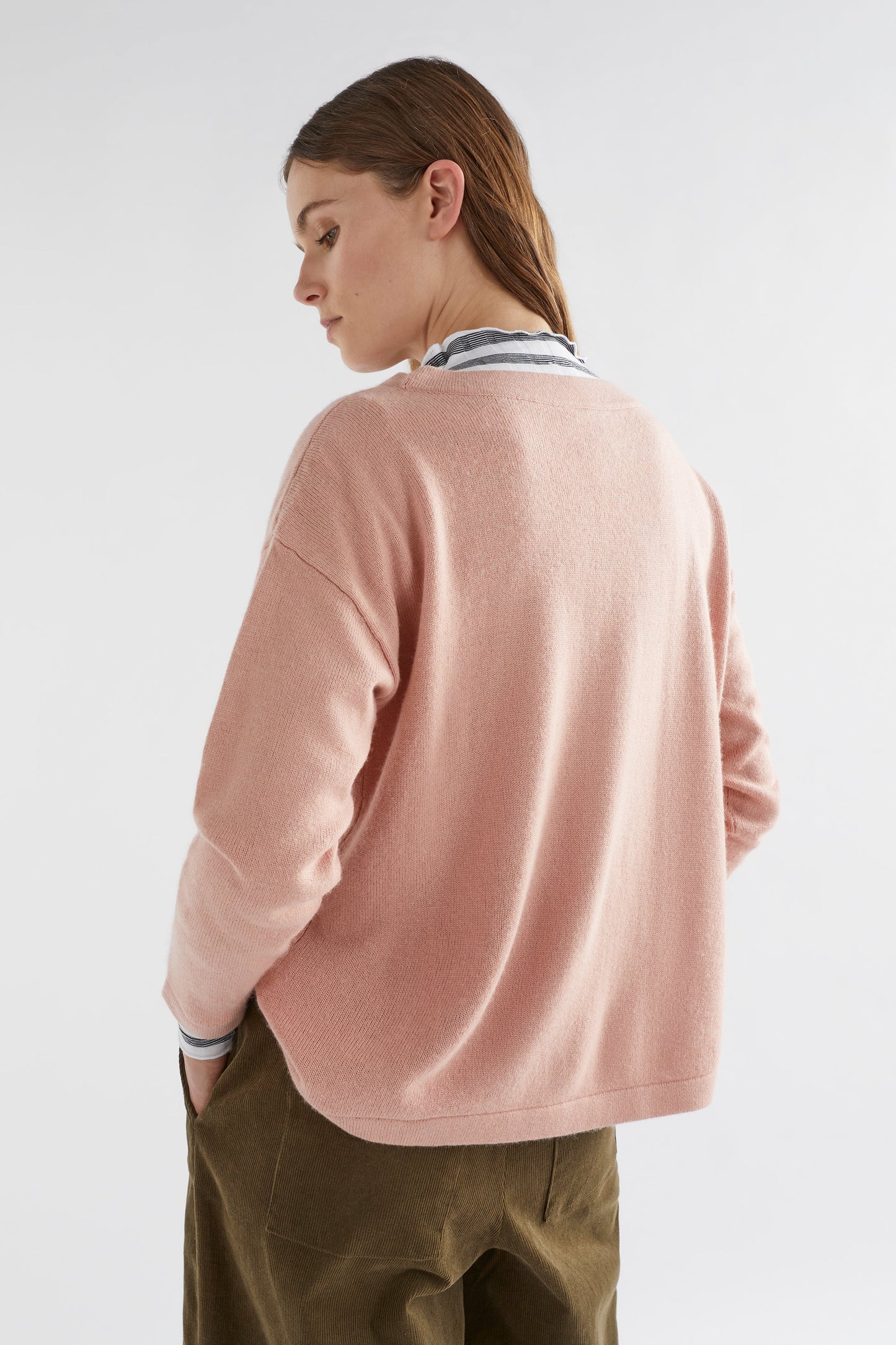 Kjosa Relaxed Fit A-line Sweater Model Back | PEACH