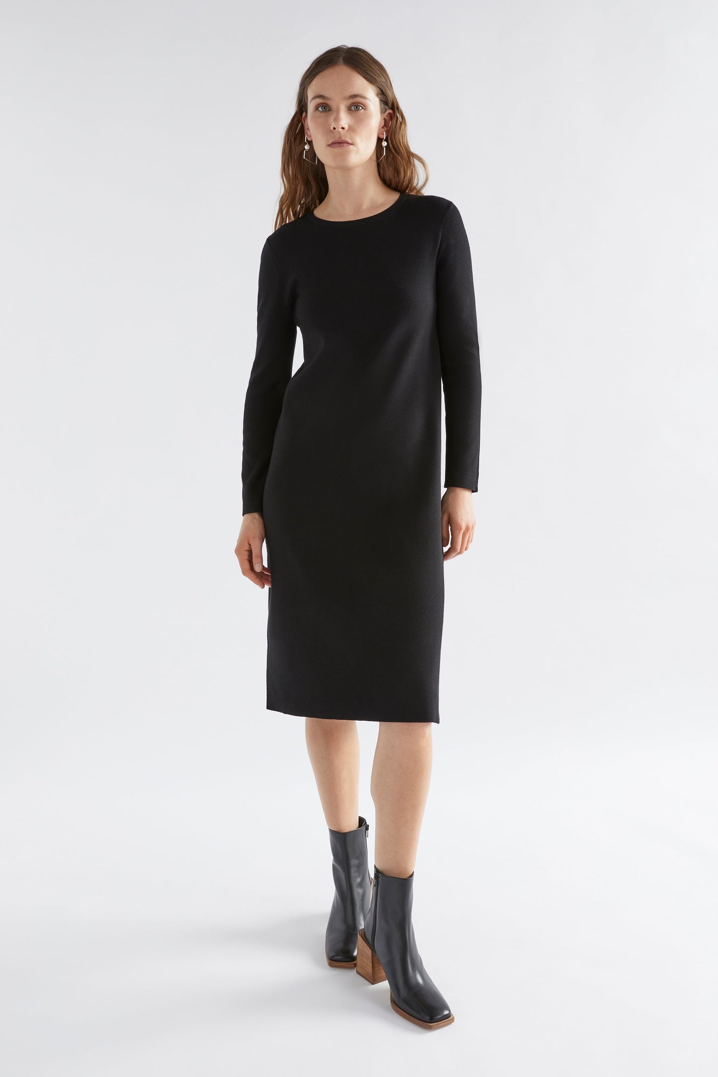 Svinge Long Long Sleeve Knit Dress Model Front | BLACK