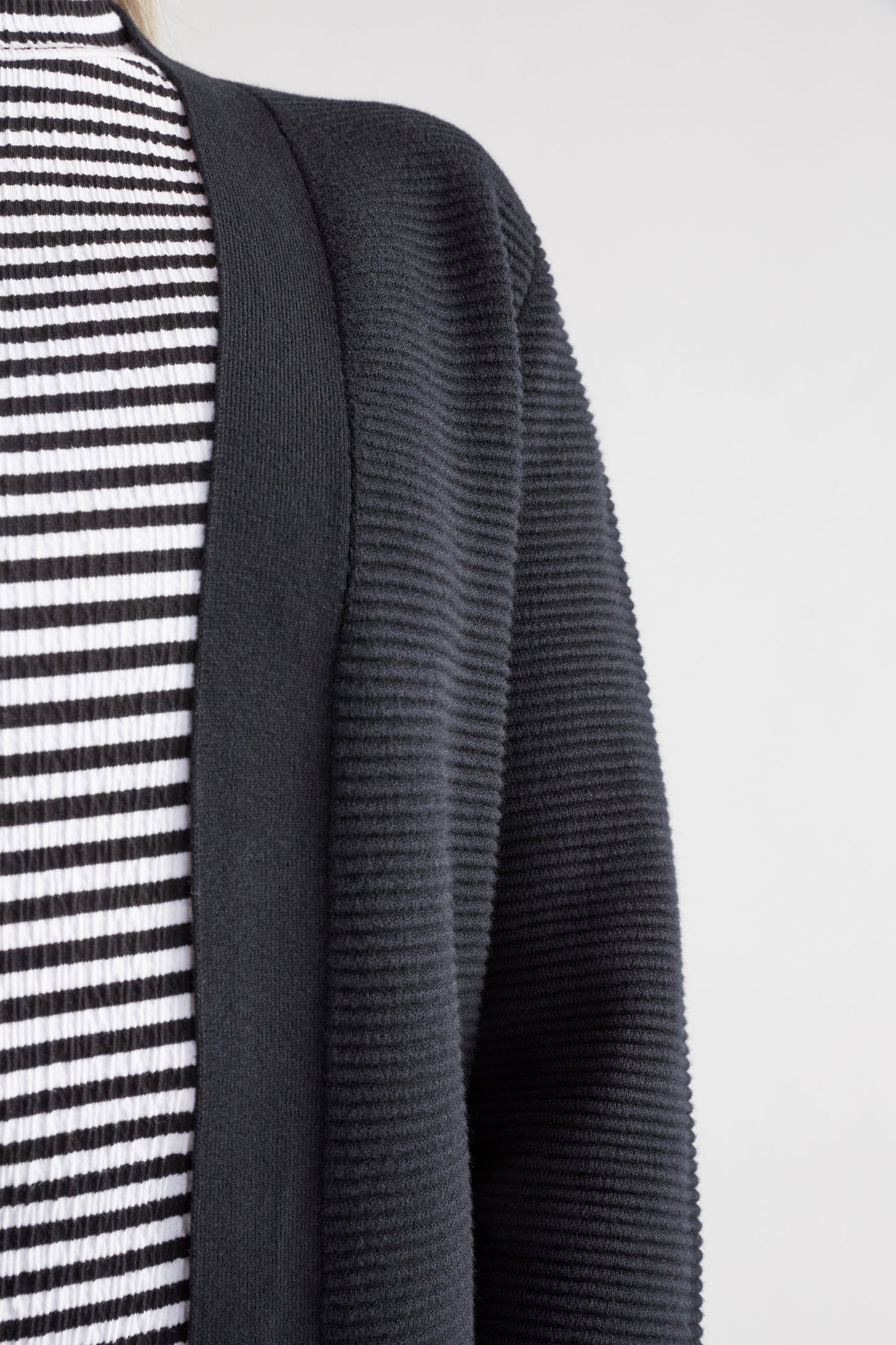 Neiu Cotton and Merino Long Line Ottoman Cardigan Model Detail | BLACK
