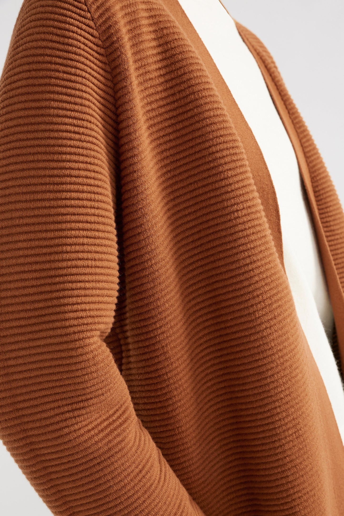 Neiu Cotton and Merino Long Line Ottoman Cardigan Model Detail | COPPER