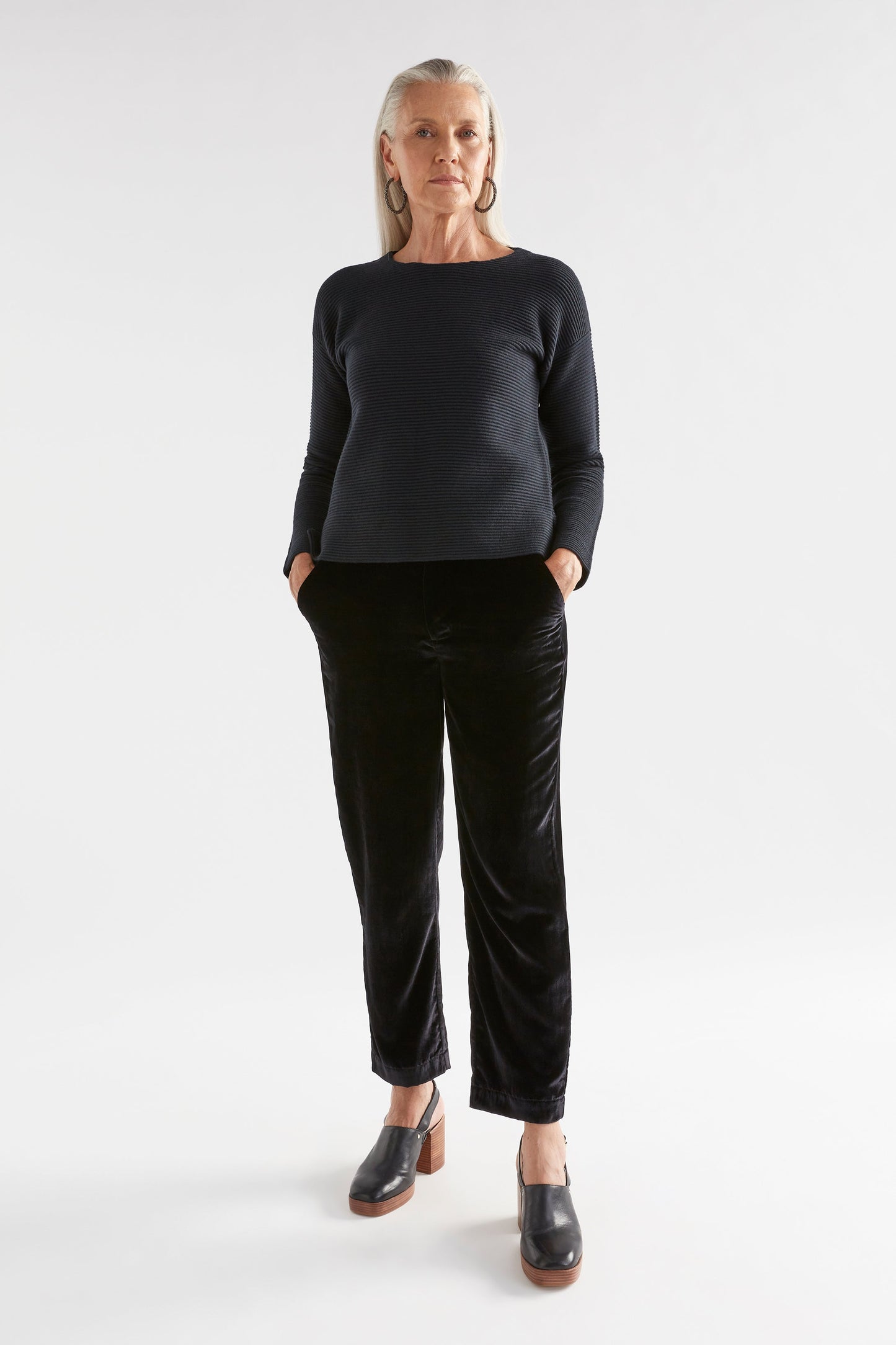 Neiu Cotton Merino Round Neck Ottoman Sweater Model Front Full body | BLACK
