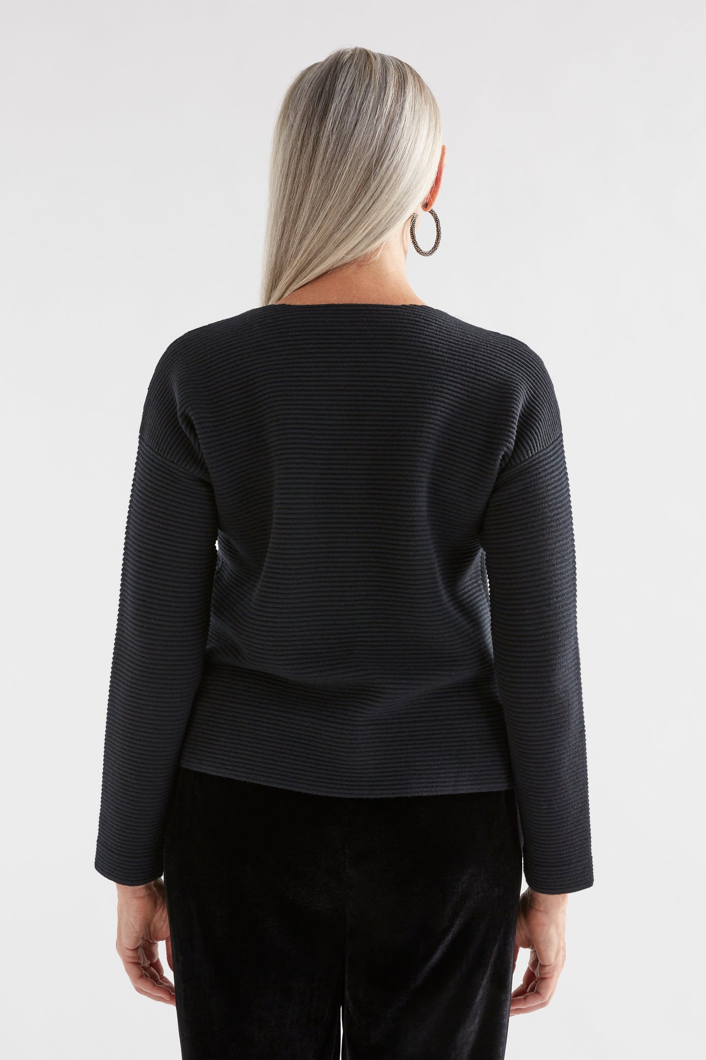 Neiu Cotton Merino Round Neck Ottoman Sweater Model Back | BLACK