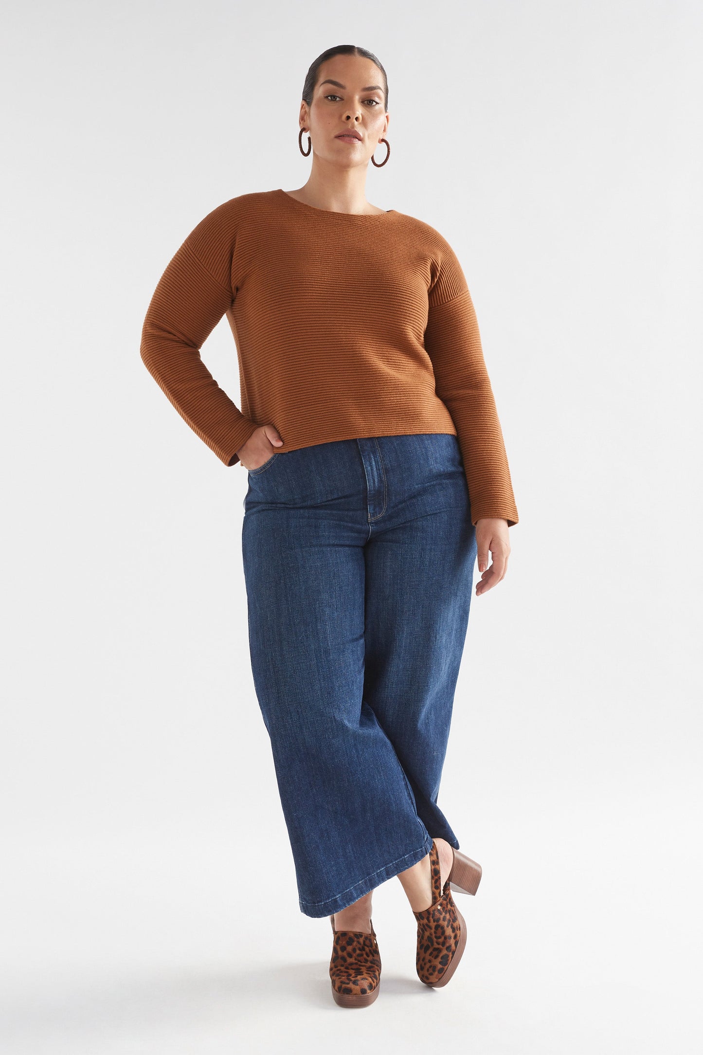 Neiu Cotton Merino Round Neck Ottoman Sweater Model Front Full Body Curve | COPPER