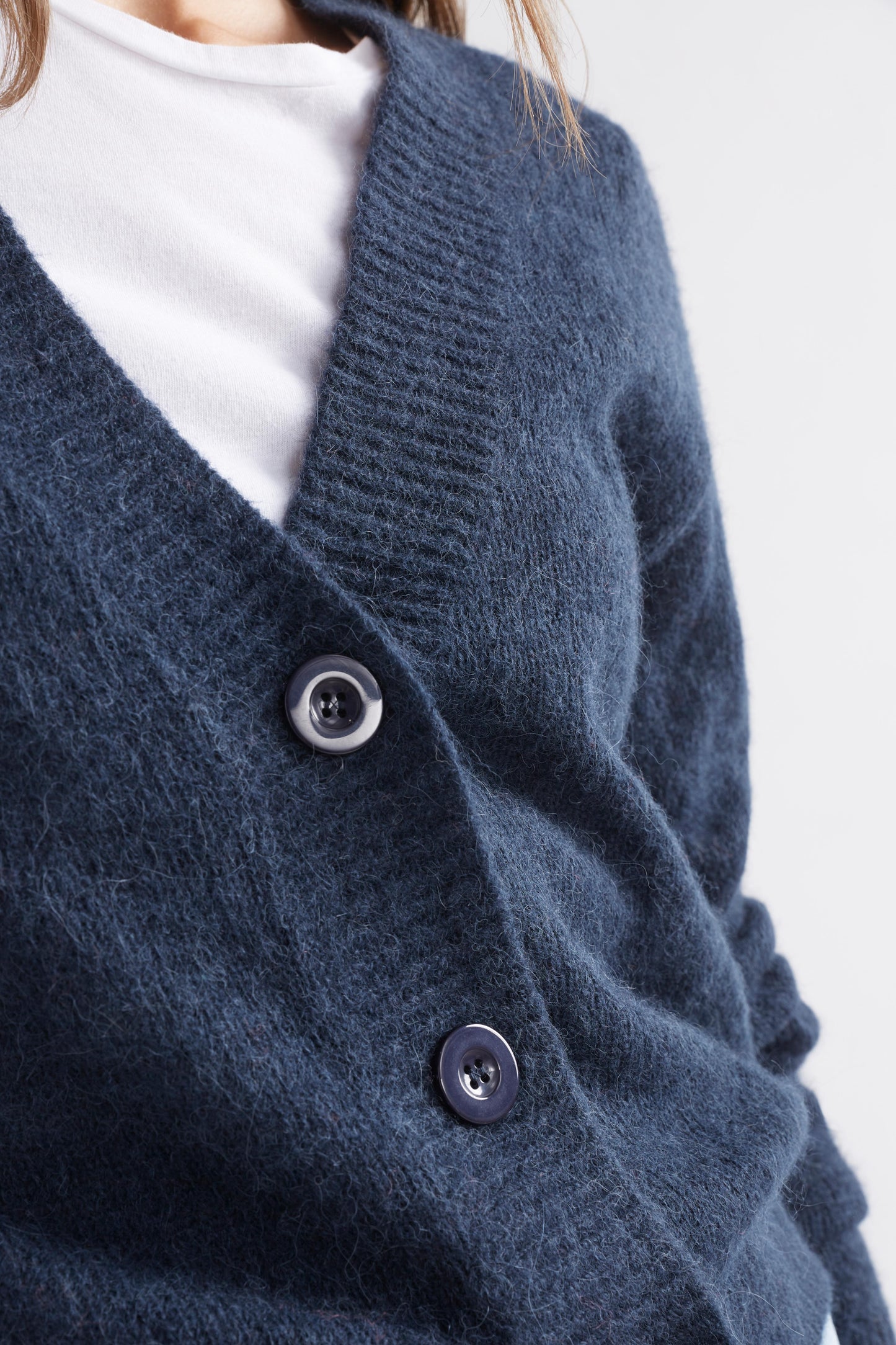 Drue Lightweight Alpaca Wool V-Neck Cropped Cardigan Model Front detail | CARBON