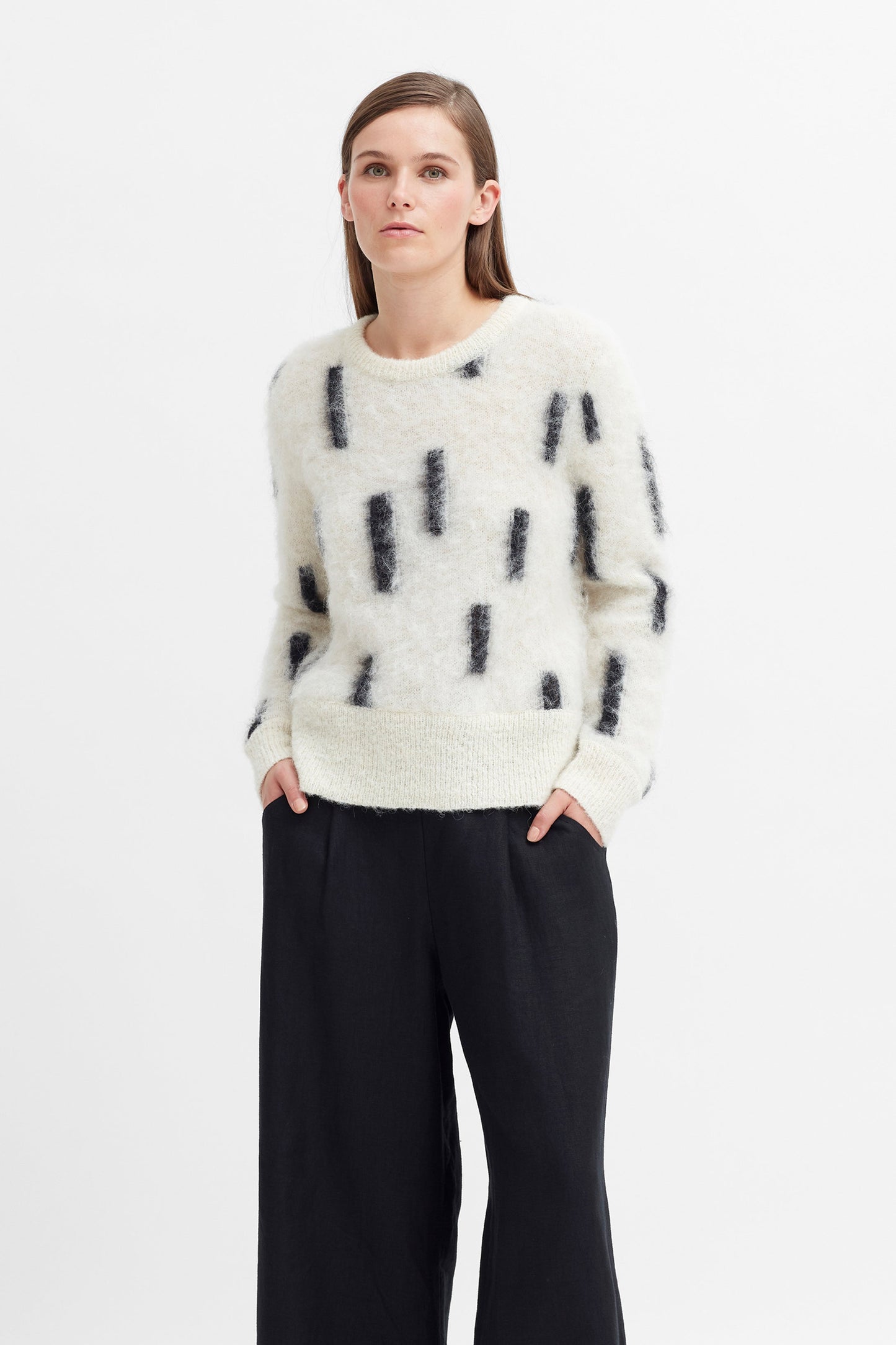 Alpaca Fuffy Flikrin Sweater Model Front | CREAM