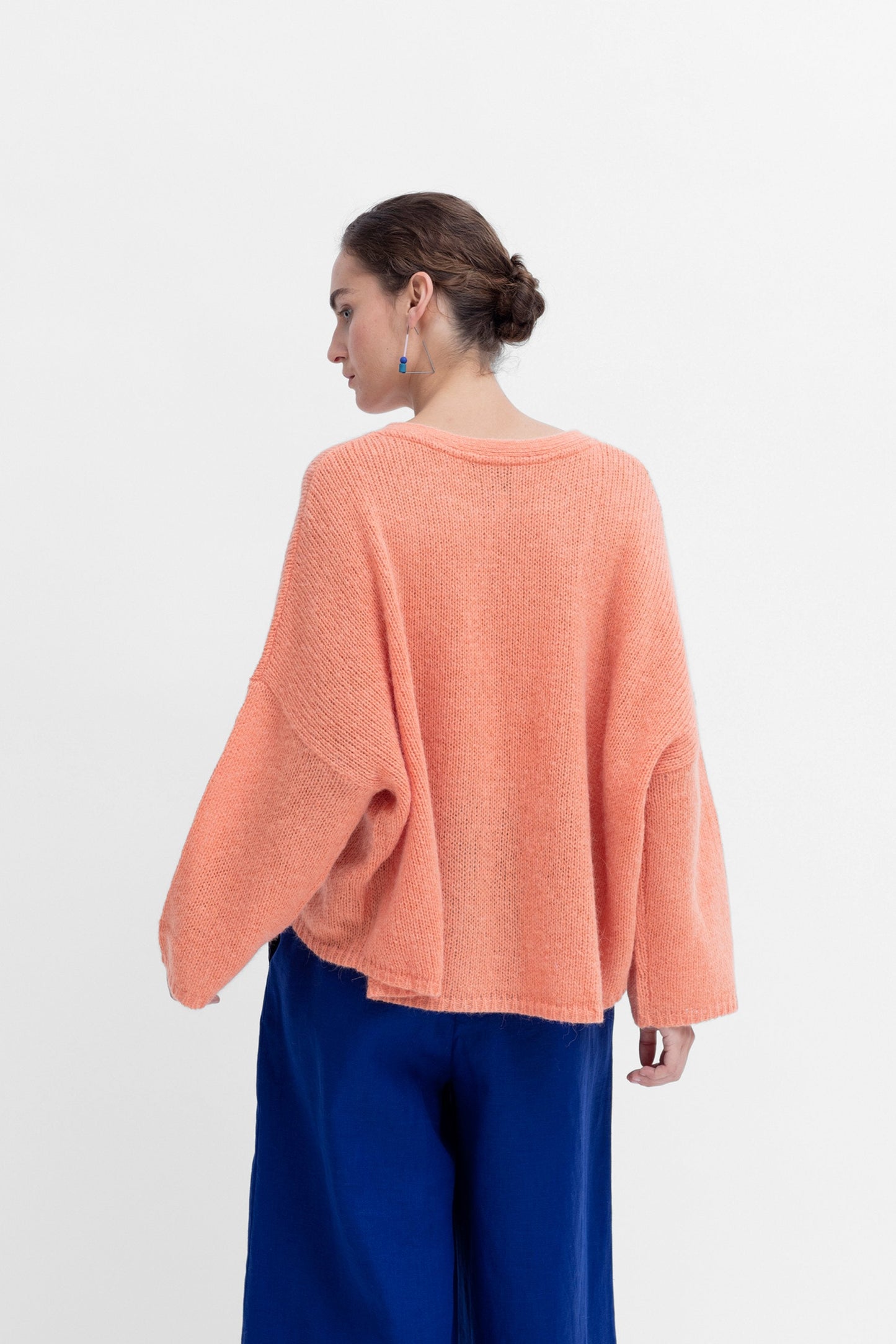 Agna Relaxed Boxy Fit Sweater Model Back | Peach