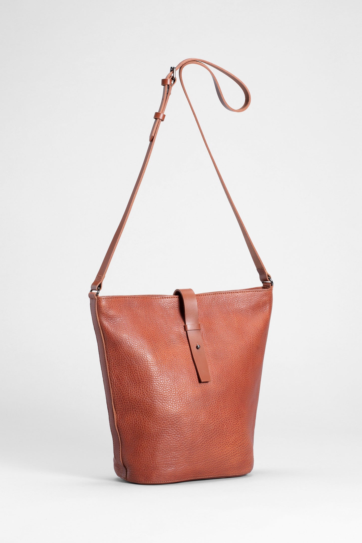 Fai Oval Cross Body Shoulder Leather Bucket Bag Front | TAN