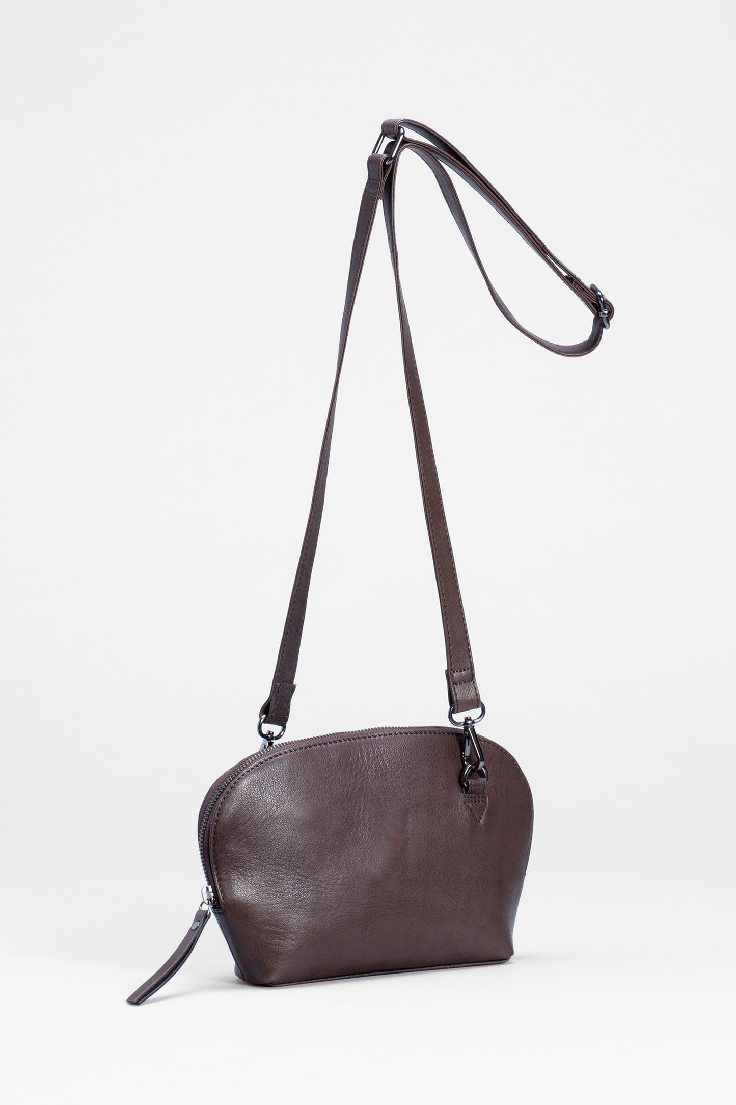 Lotte Cross-Body Remnant Leather Small Bag Front | CHOCOLATE