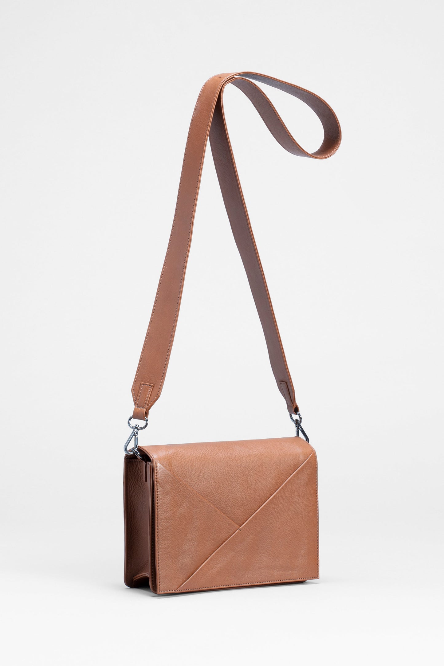 Flyta Cross-body Leather Bag Front | TAN