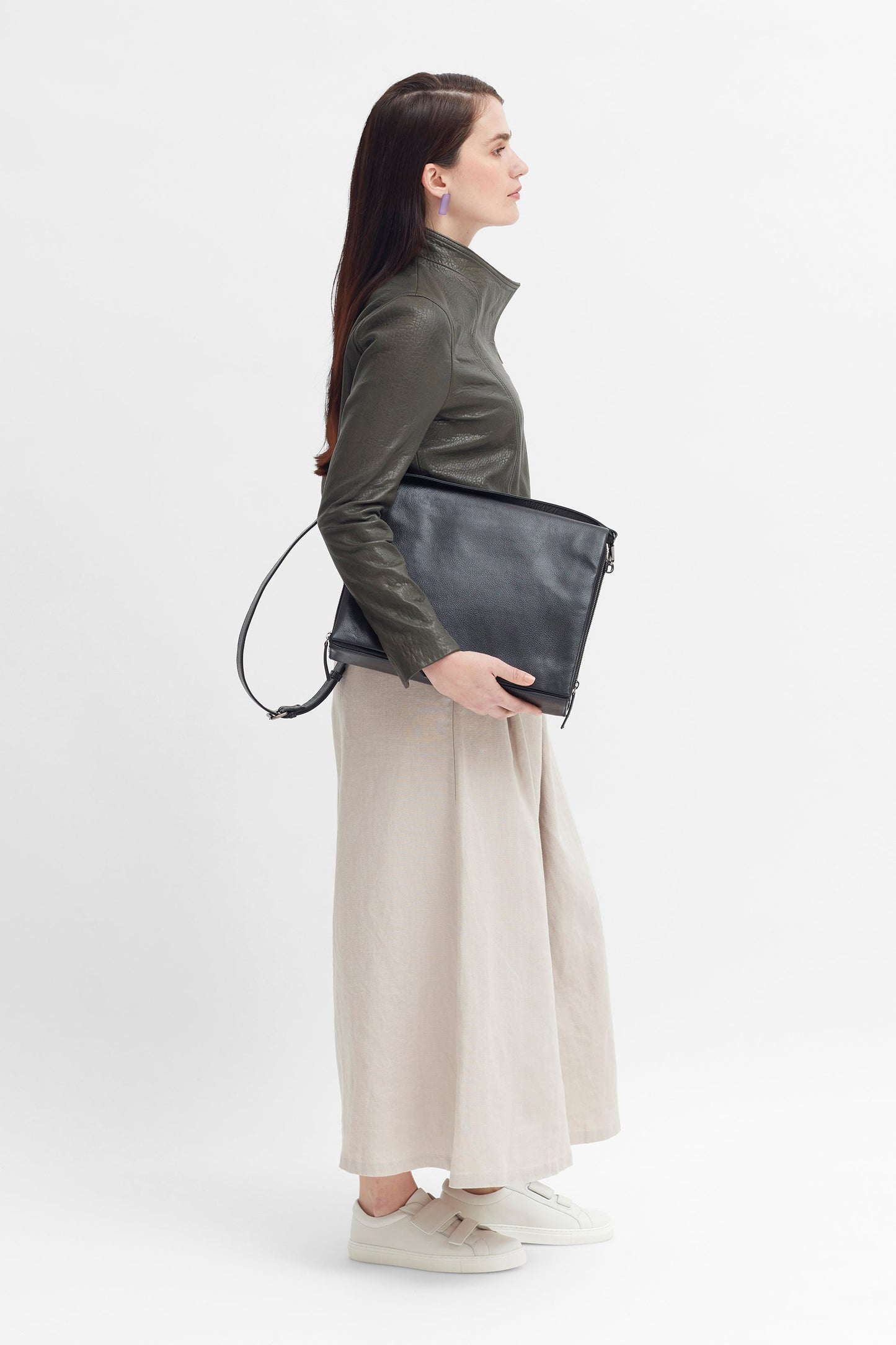 Bolsi Leather Bag Model Side | BLACK