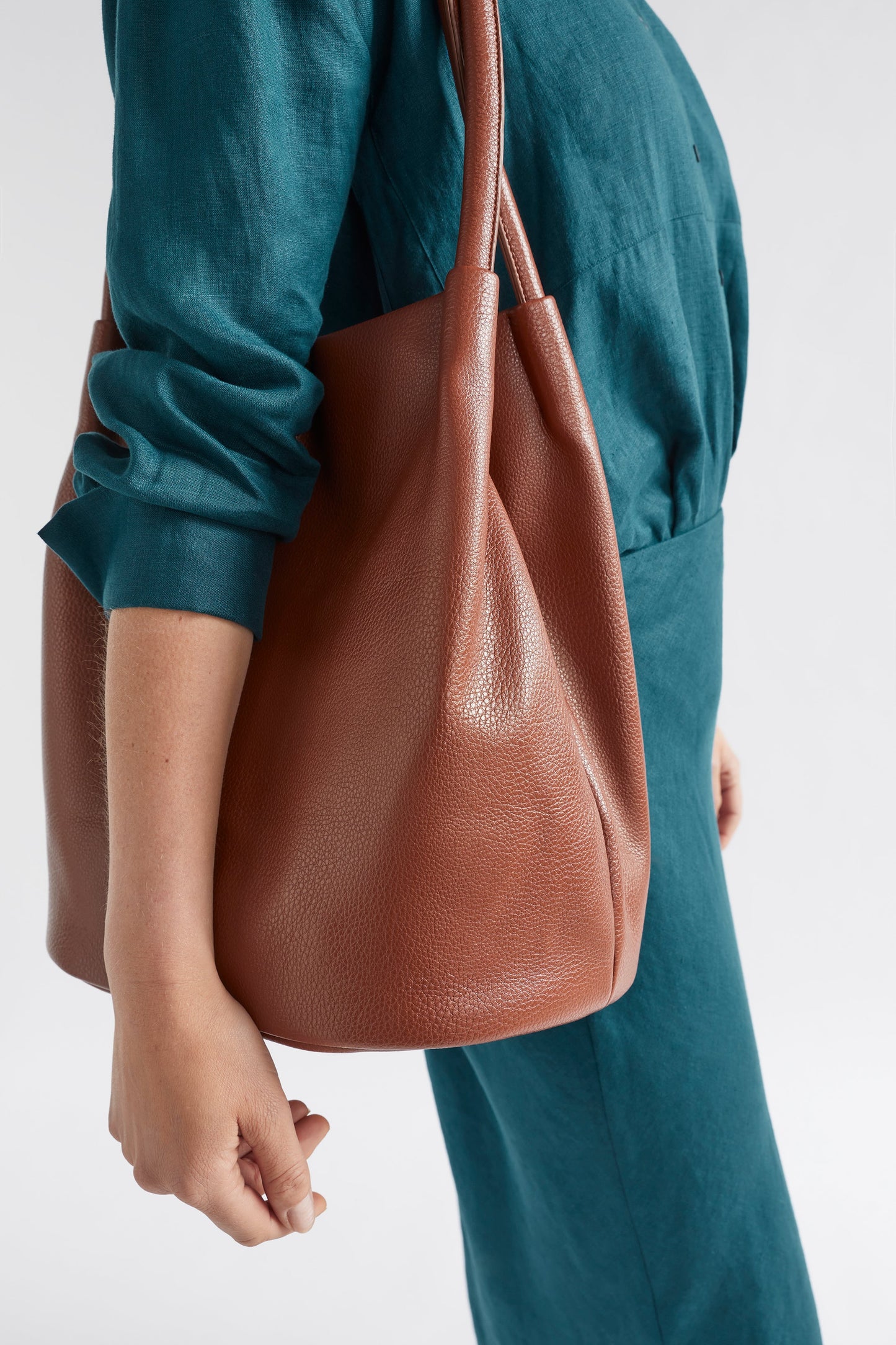 Orsa Vegan Leather Hand Bag detail | TAN