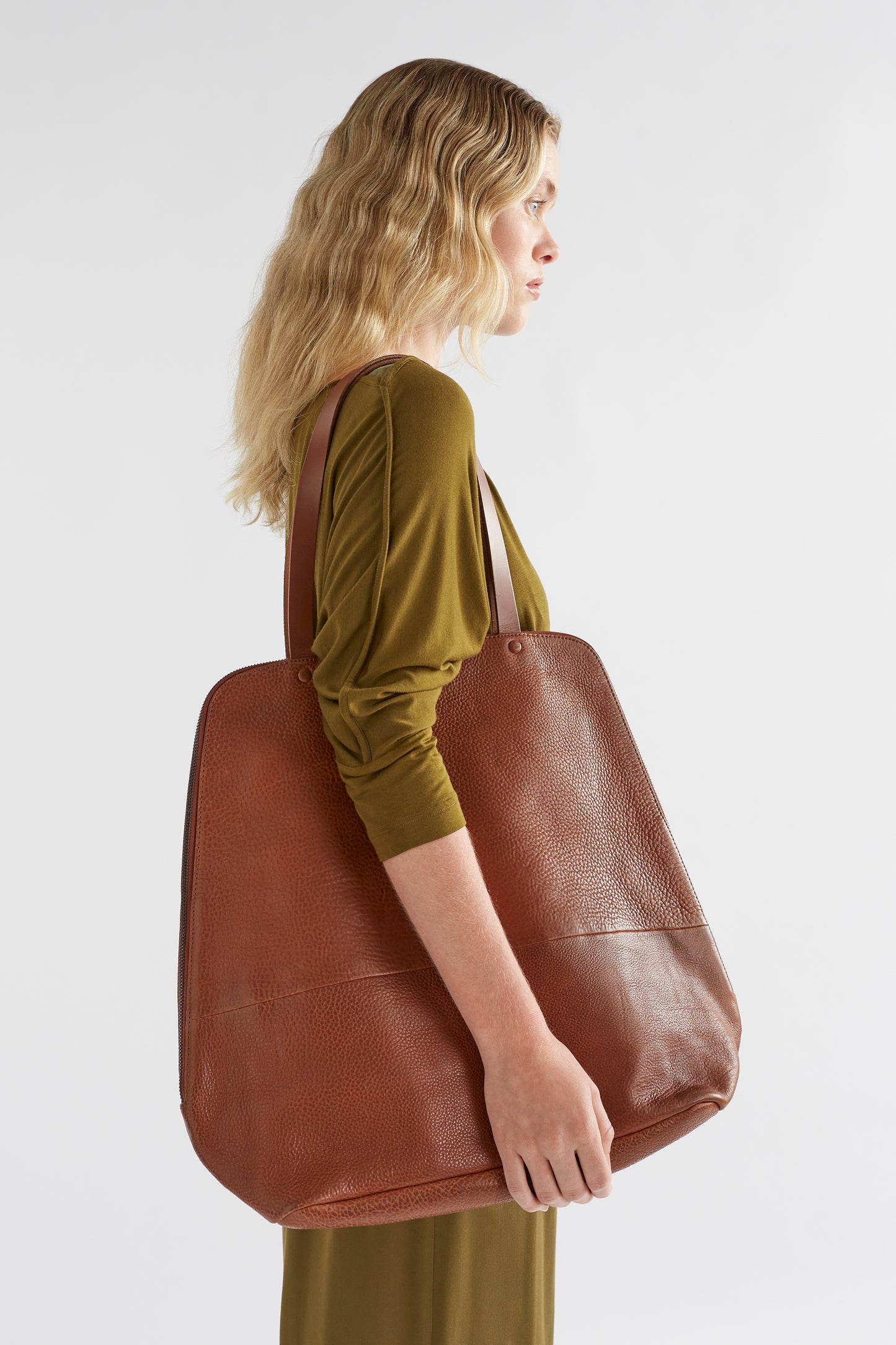 Arien Zip Up Leather Carry-All Bag Model | Tan