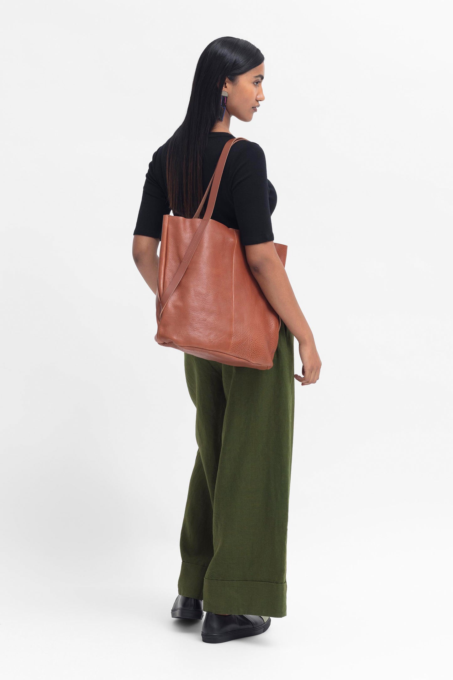 Nausta Large Leather Tote Bag Model Front | Tan