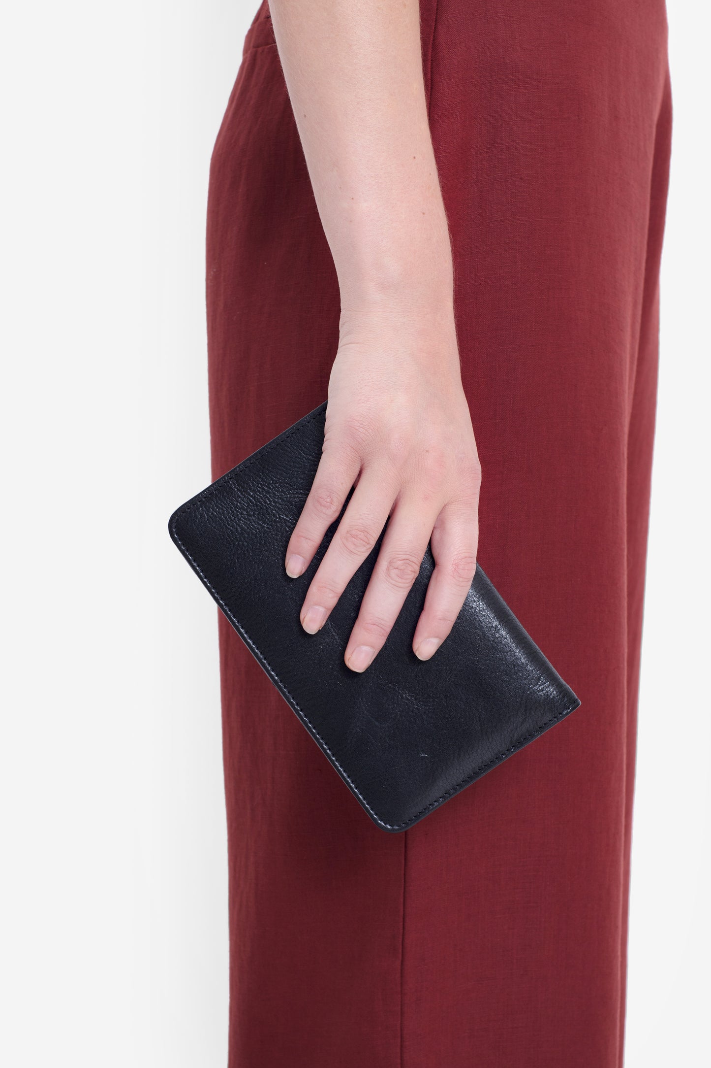 Kolind Slimline Zip up Leather Wallet Model Front | Black